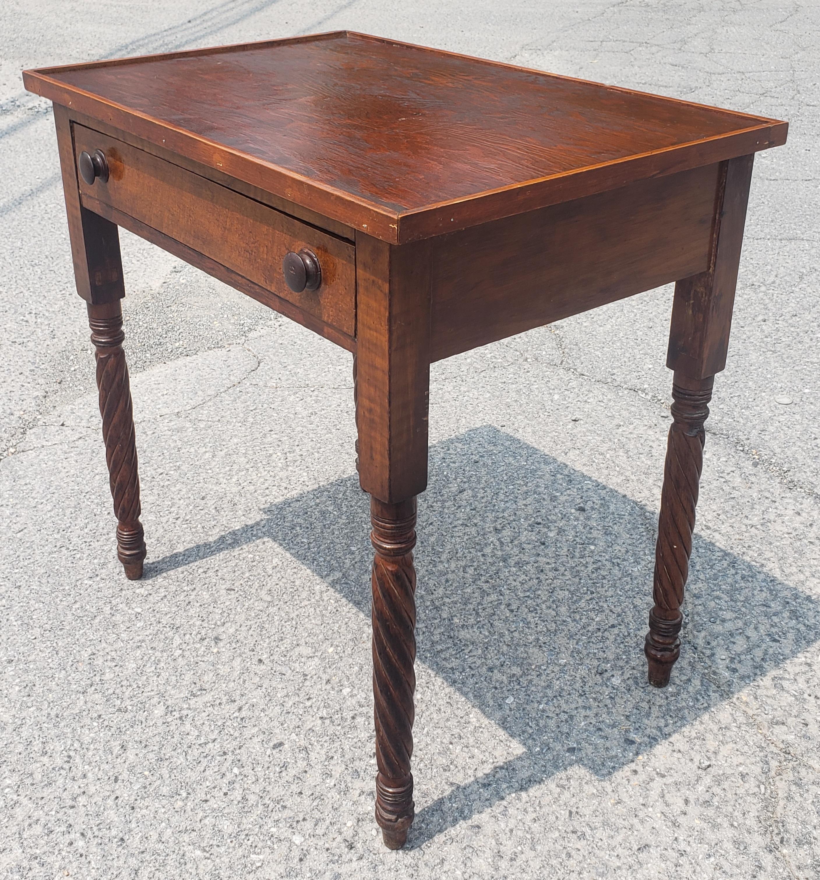 Early American Style Pine and Maple Spiral-Turned Leg Single Drawer Work Table For Sale 2