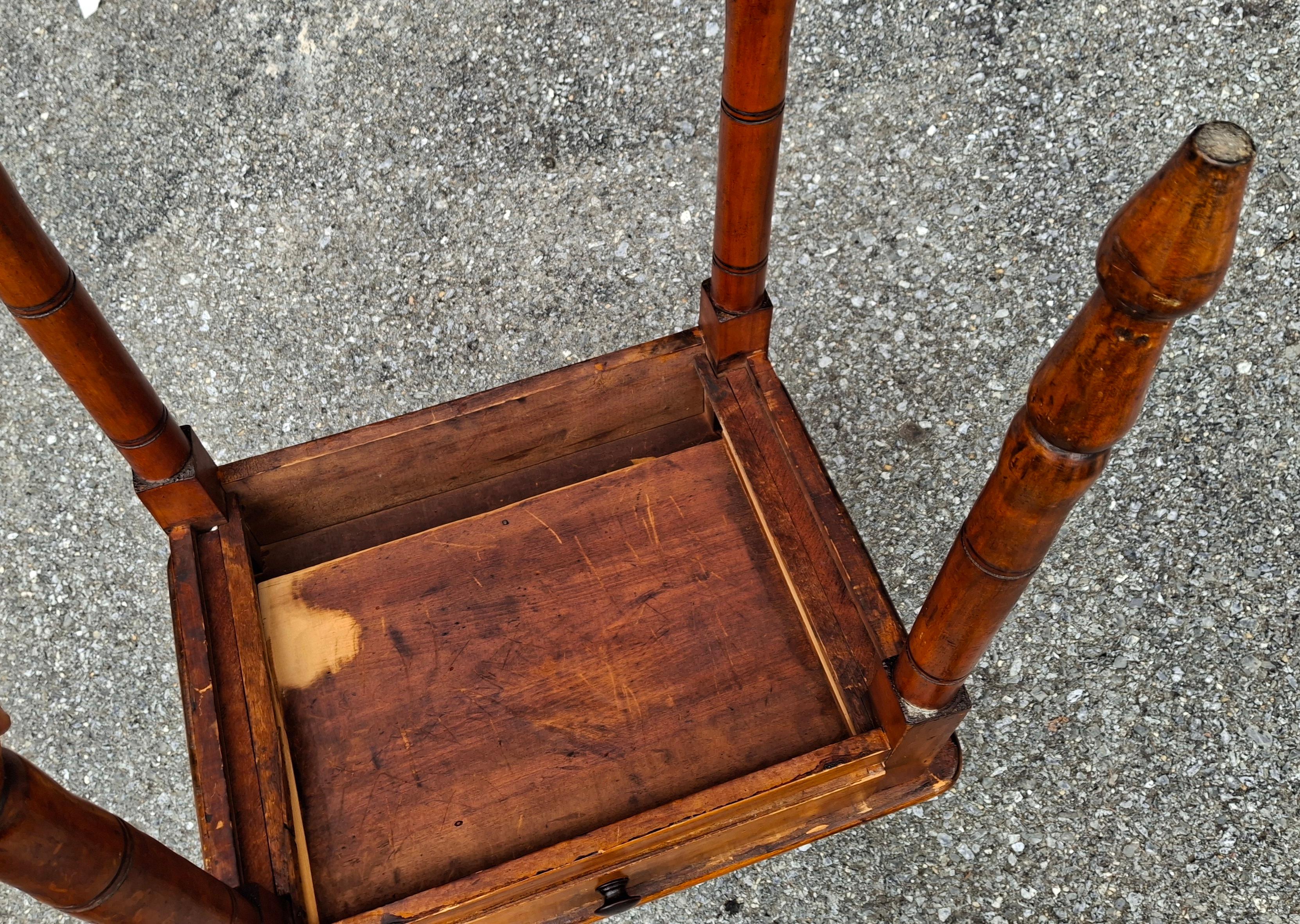Mesa auxiliar de un cajón de pino de estilo americano temprano, circa 1880s en venta 4
