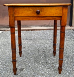 Früher amerikanischer Kiefernbeistelltisch mit einer Schublade, CIRCA 1880er Jahre