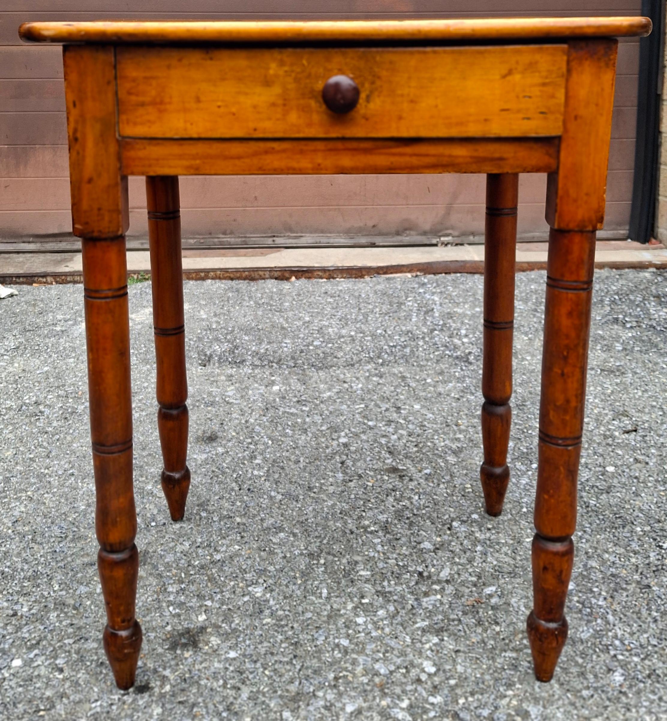 Mesa auxiliar de un cajón de pino de estilo americano temprano, circa 1880s colonial estadounidense en venta