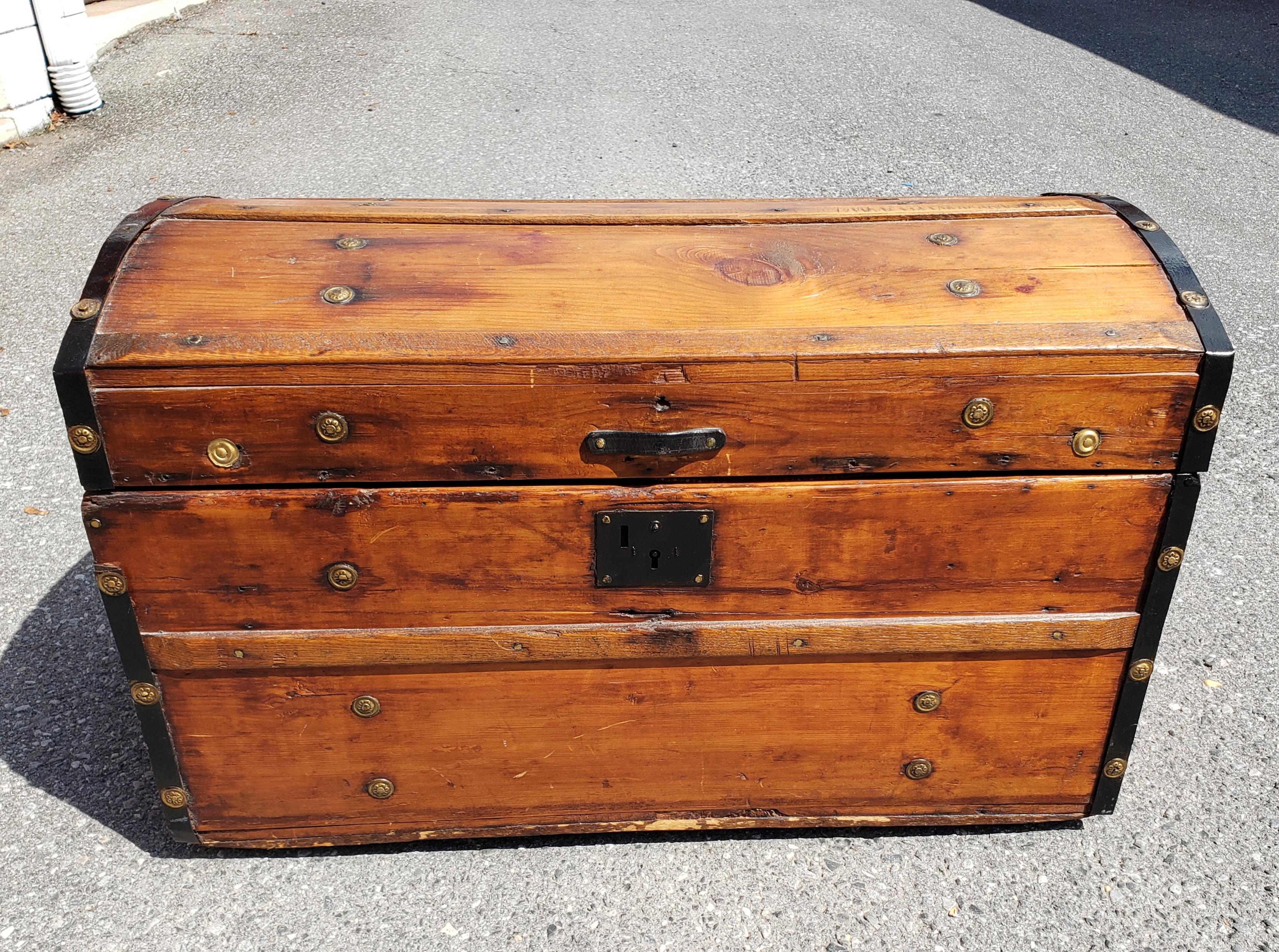 Early 20th Century American Rolling pine Blanket Trunk. Textile lined interior. Functional Leather handles.  Measures 30