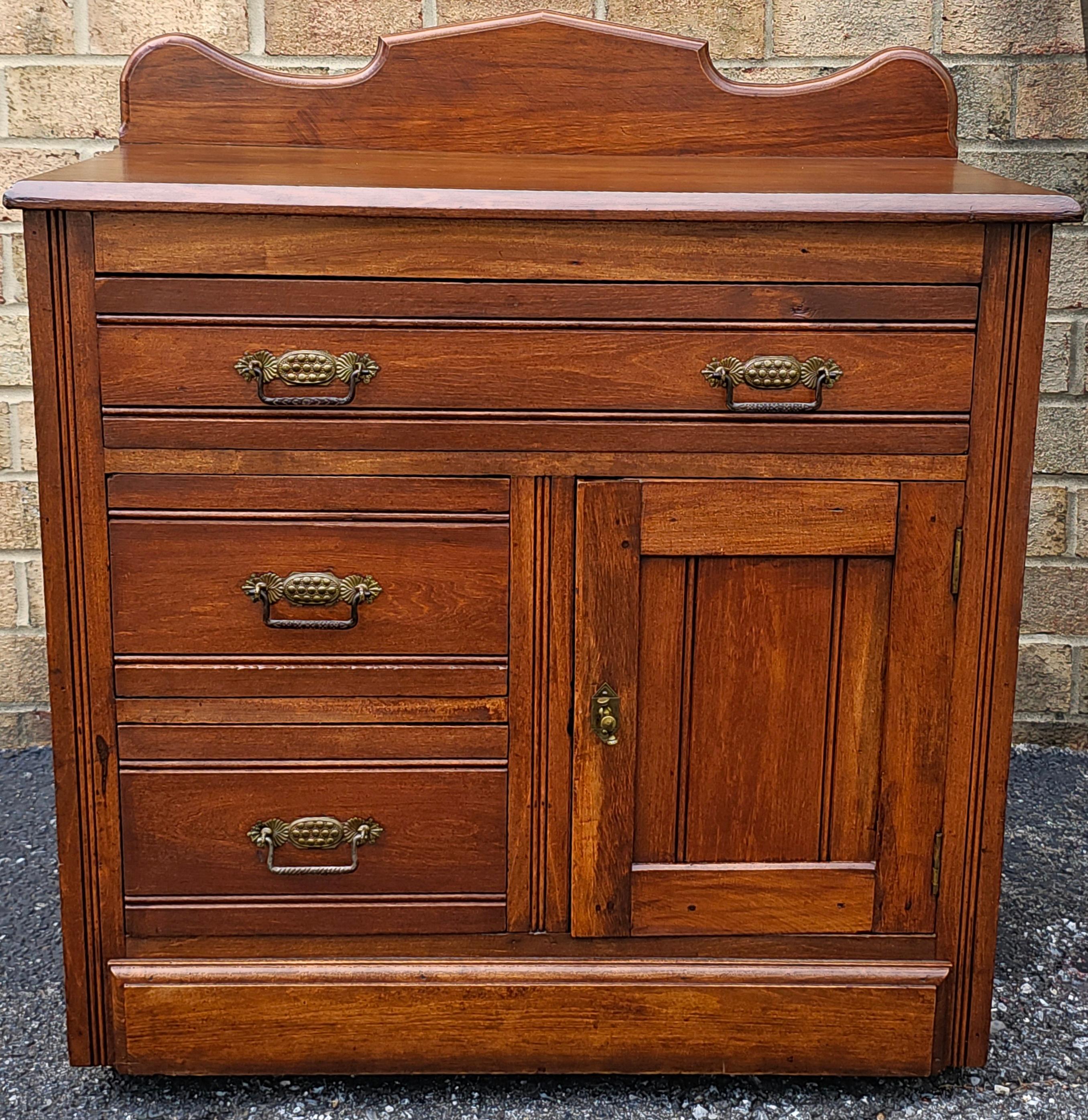 Early American Style Side Chest of Drawer  / Washstand on Wheels, Circa 1910s For Sale 4