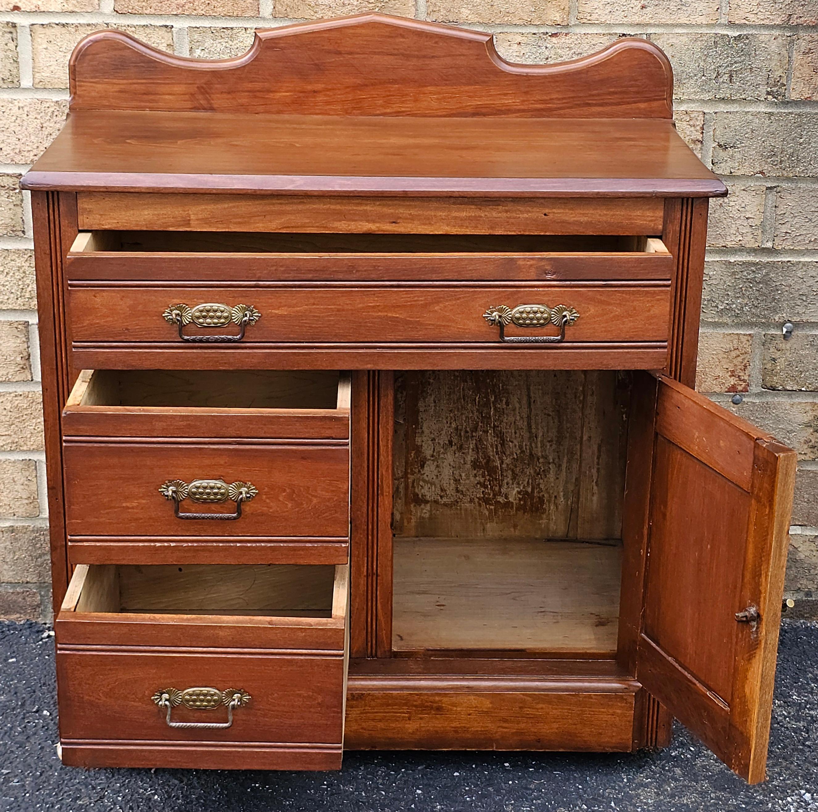 Early American Style Side Chest of Drawer  / Washstand on Wheels, Circa 1910s In Good Condition For Sale In Germantown, MD