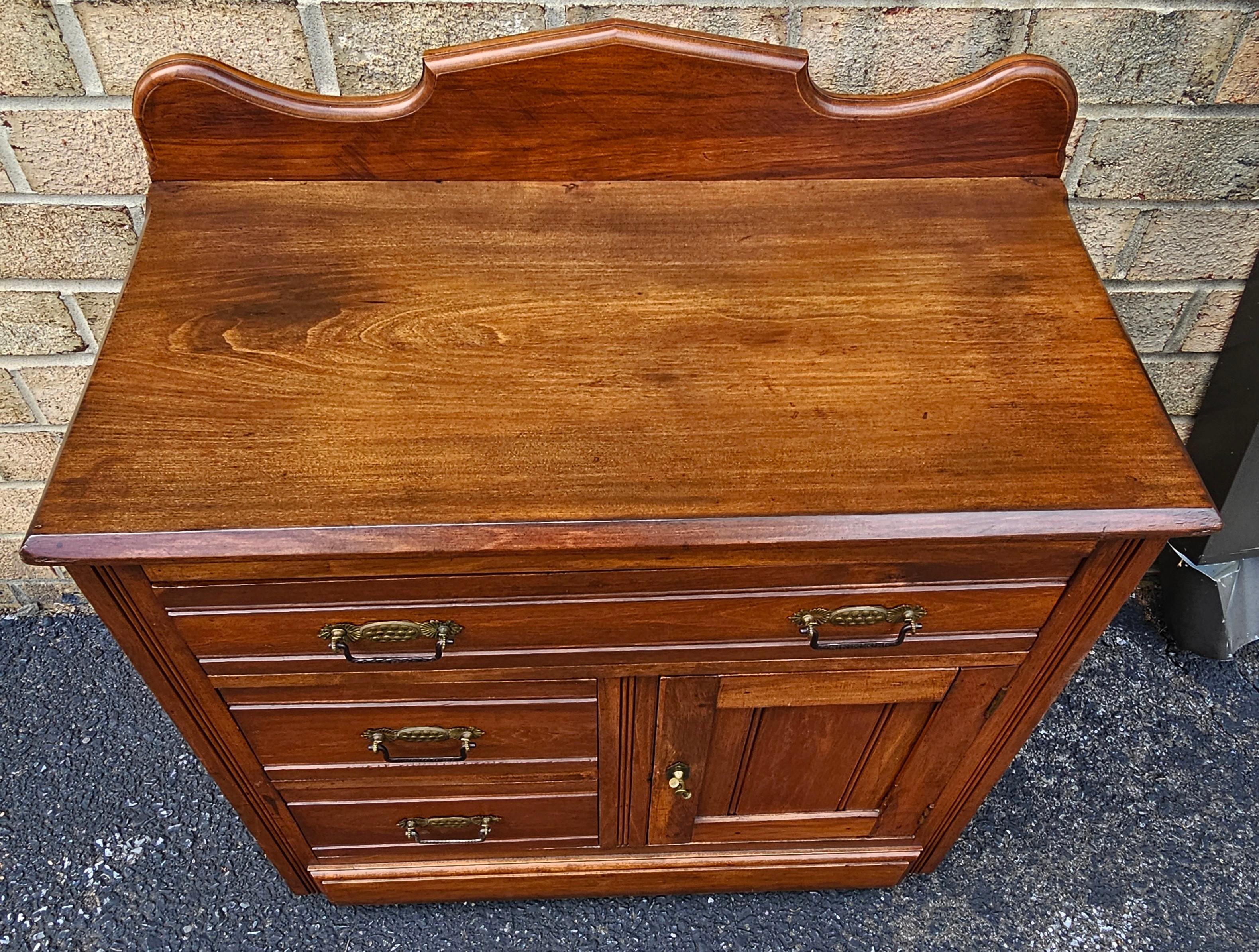 Early American Style Side Chest of Drawer  / Washstand on Wheels, Circa 1910s For Sale 1