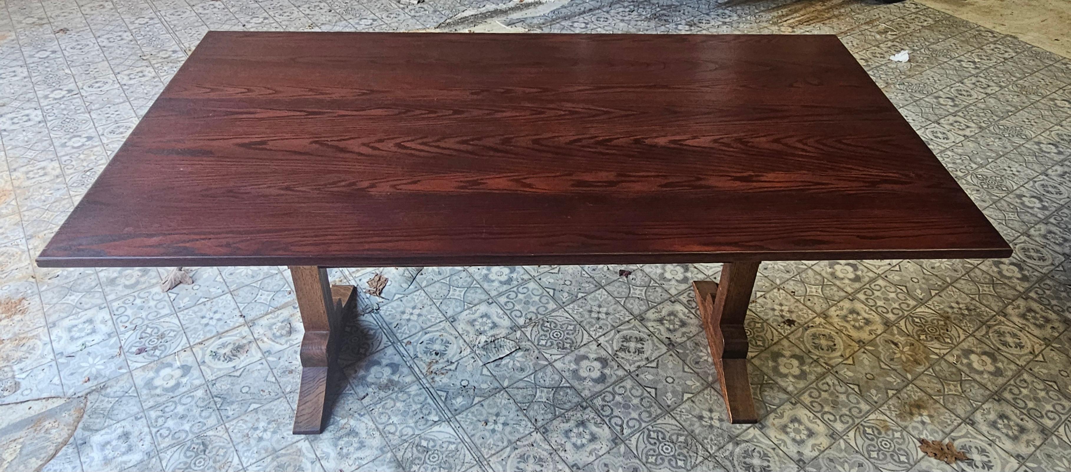 Américain Table de salle à manger à tréteaux en chêne teinté de style américain ancien en vente