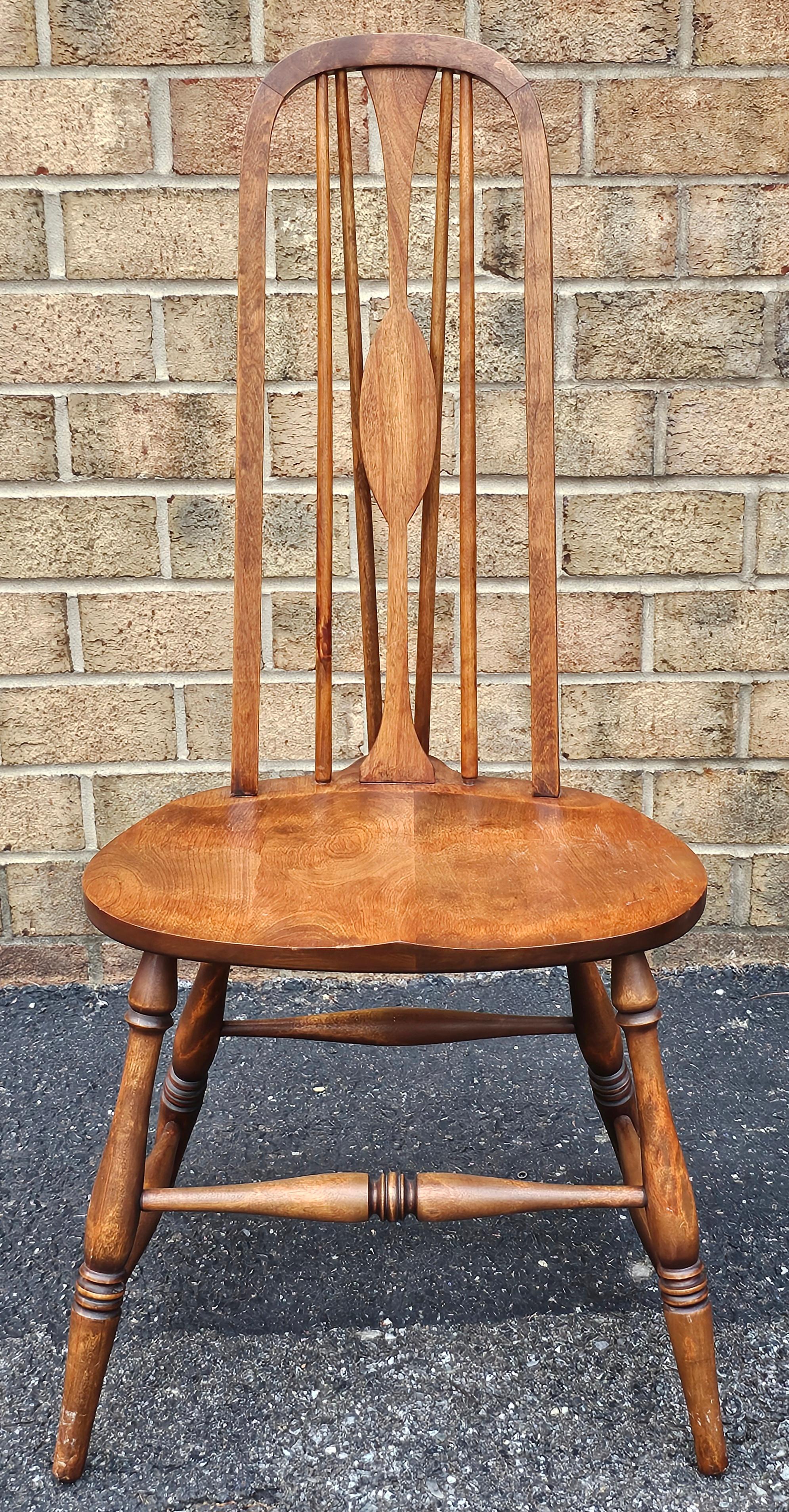 Silla auxiliar de nogal teñido de estilo americano temprano Victoriano en venta