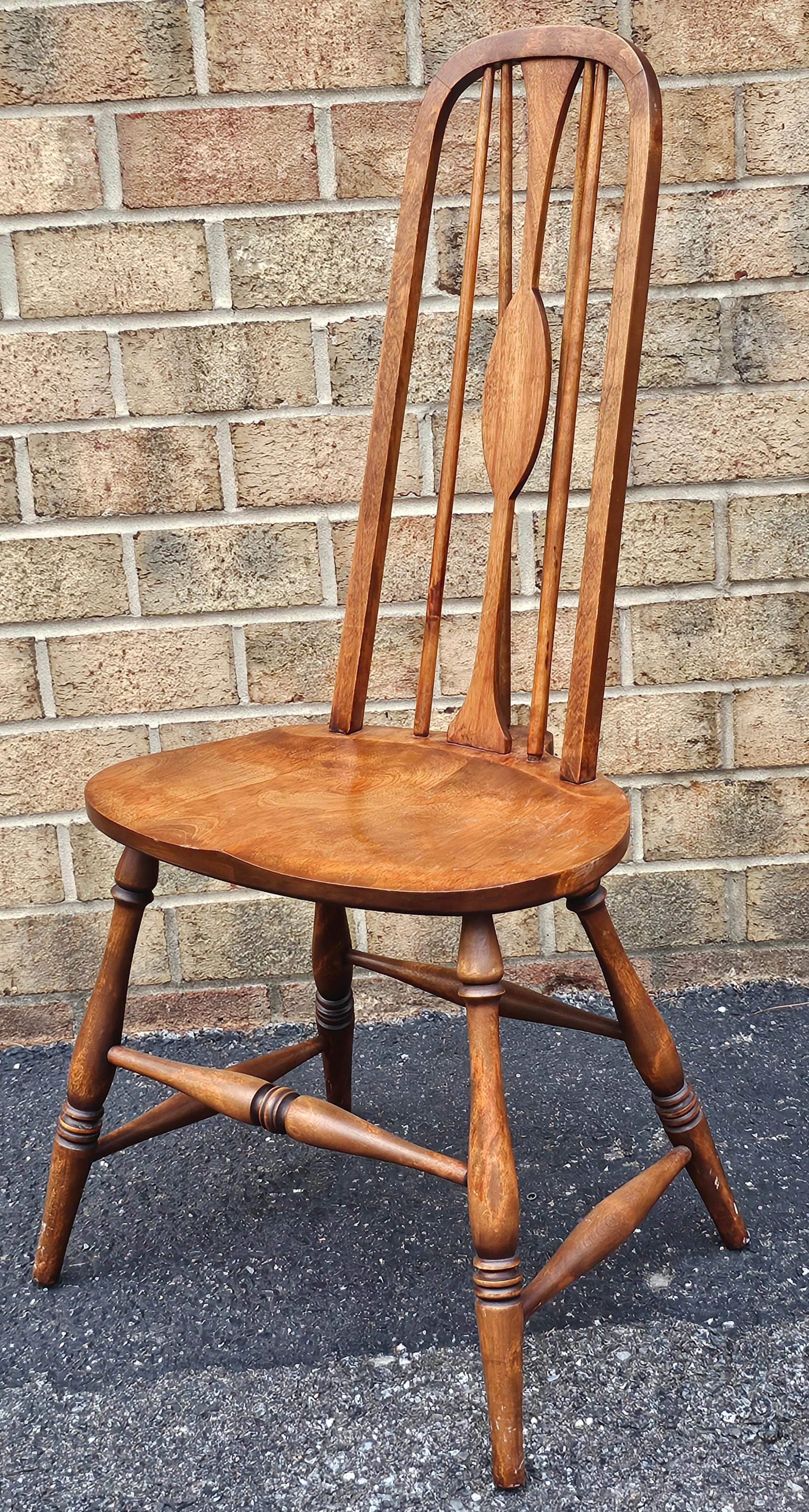 Silla auxiliar de nogal teñido de estilo americano temprano en Bueno estado para la venta en Germantown, MD