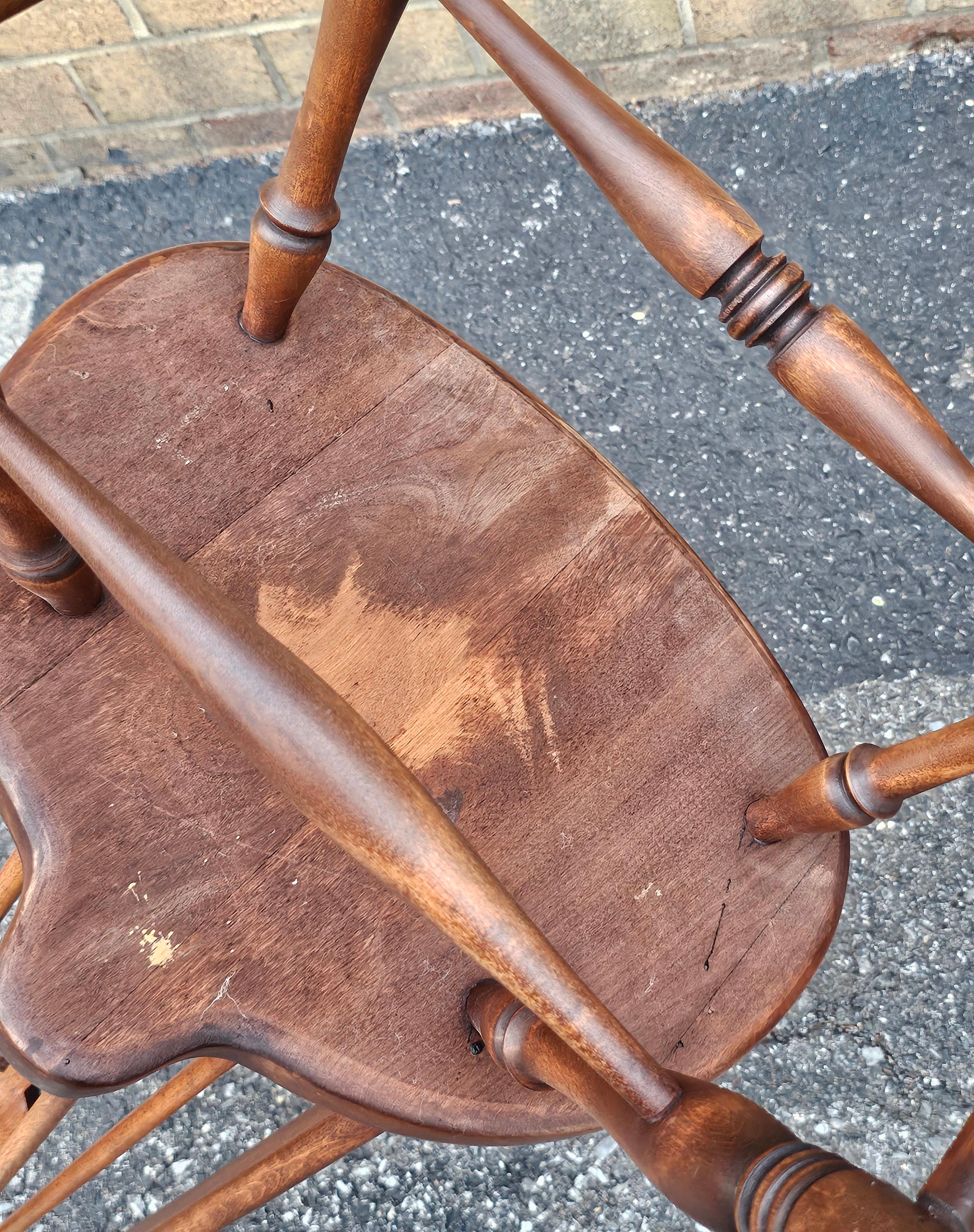 Silla auxiliar de nogal teñido de estilo americano temprano Nogal en venta