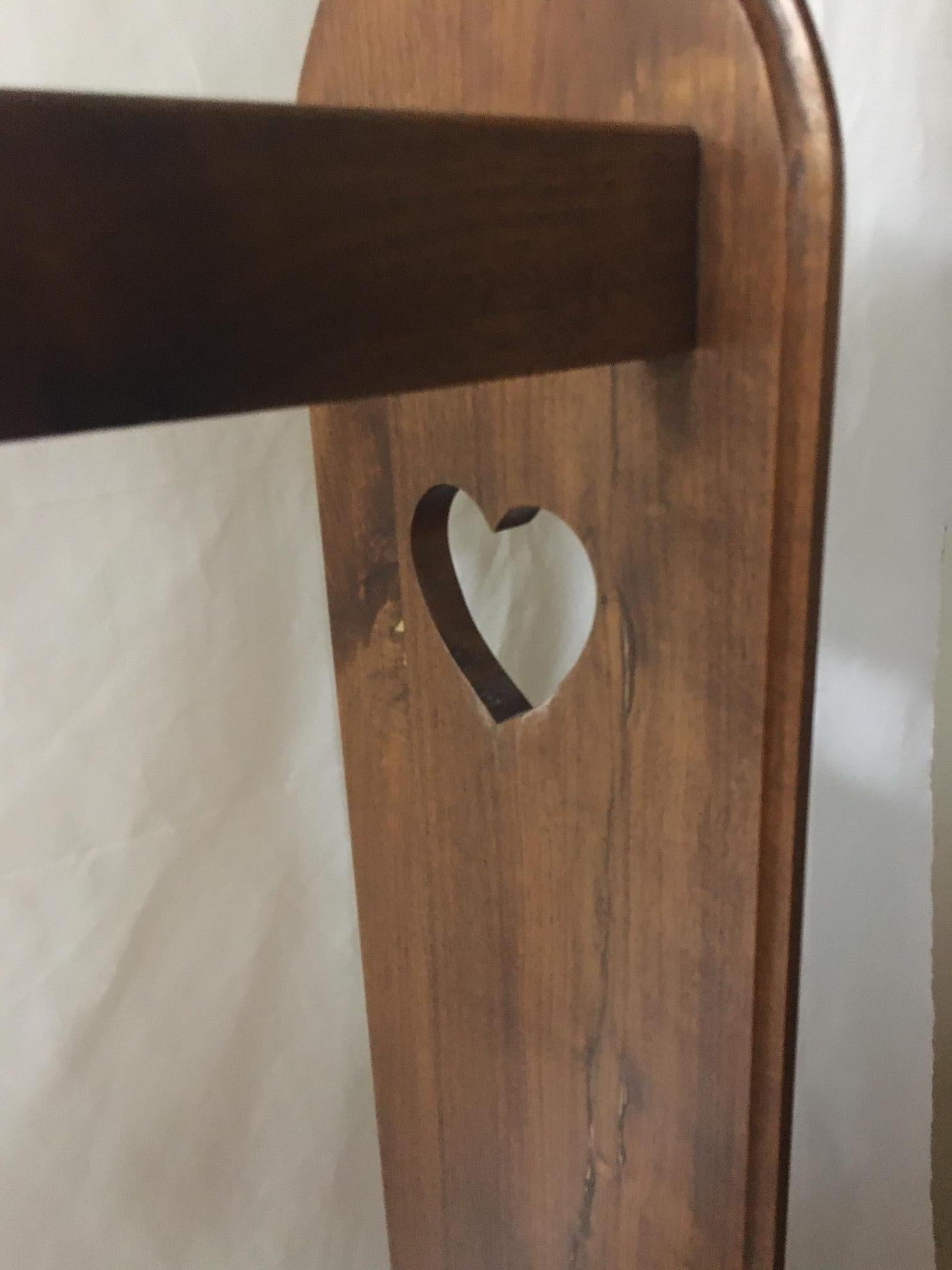 Early American Style Walnut Quilt Rack with Heart Motif In Good Condition For Sale In Savannah, GA
