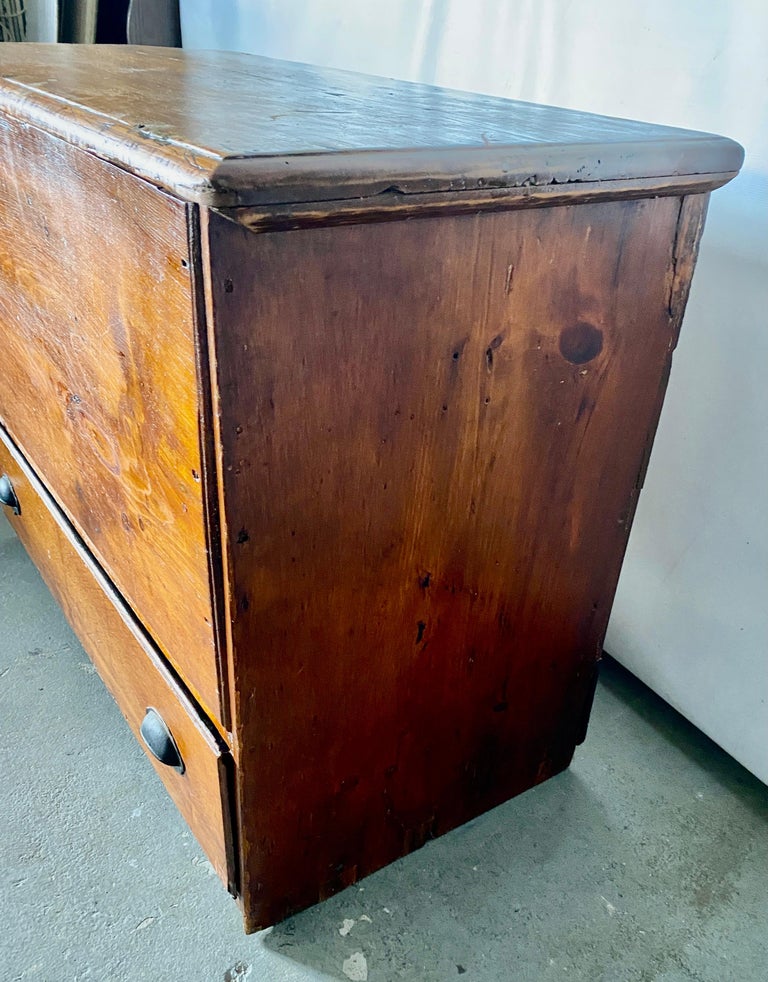 Early American Tall Blanket Chest with One Drawer For Sale at