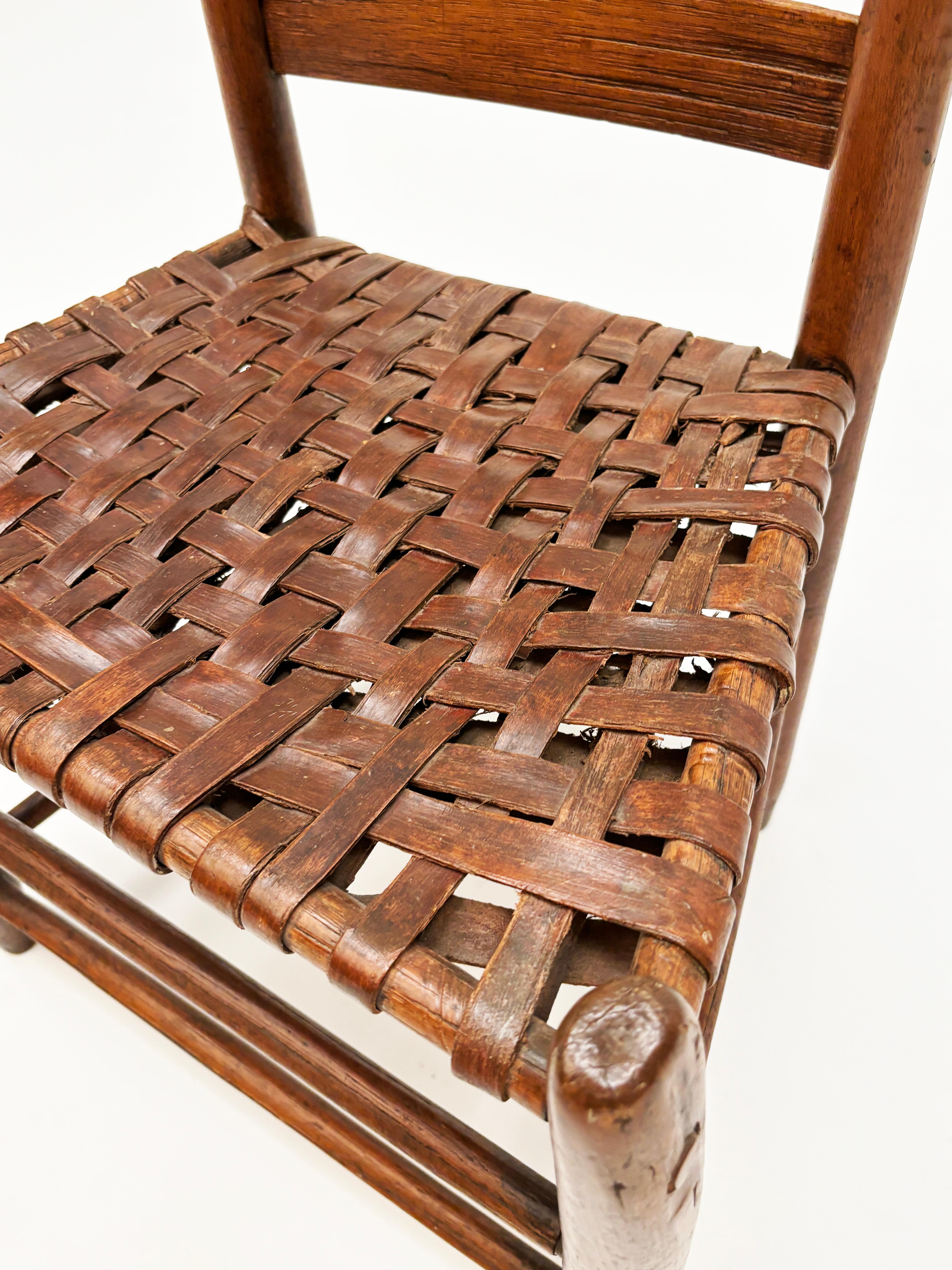 Fauteuil américain ancien à trois lattes à dossier en échelle avec assise en tissu épissé en vente 6