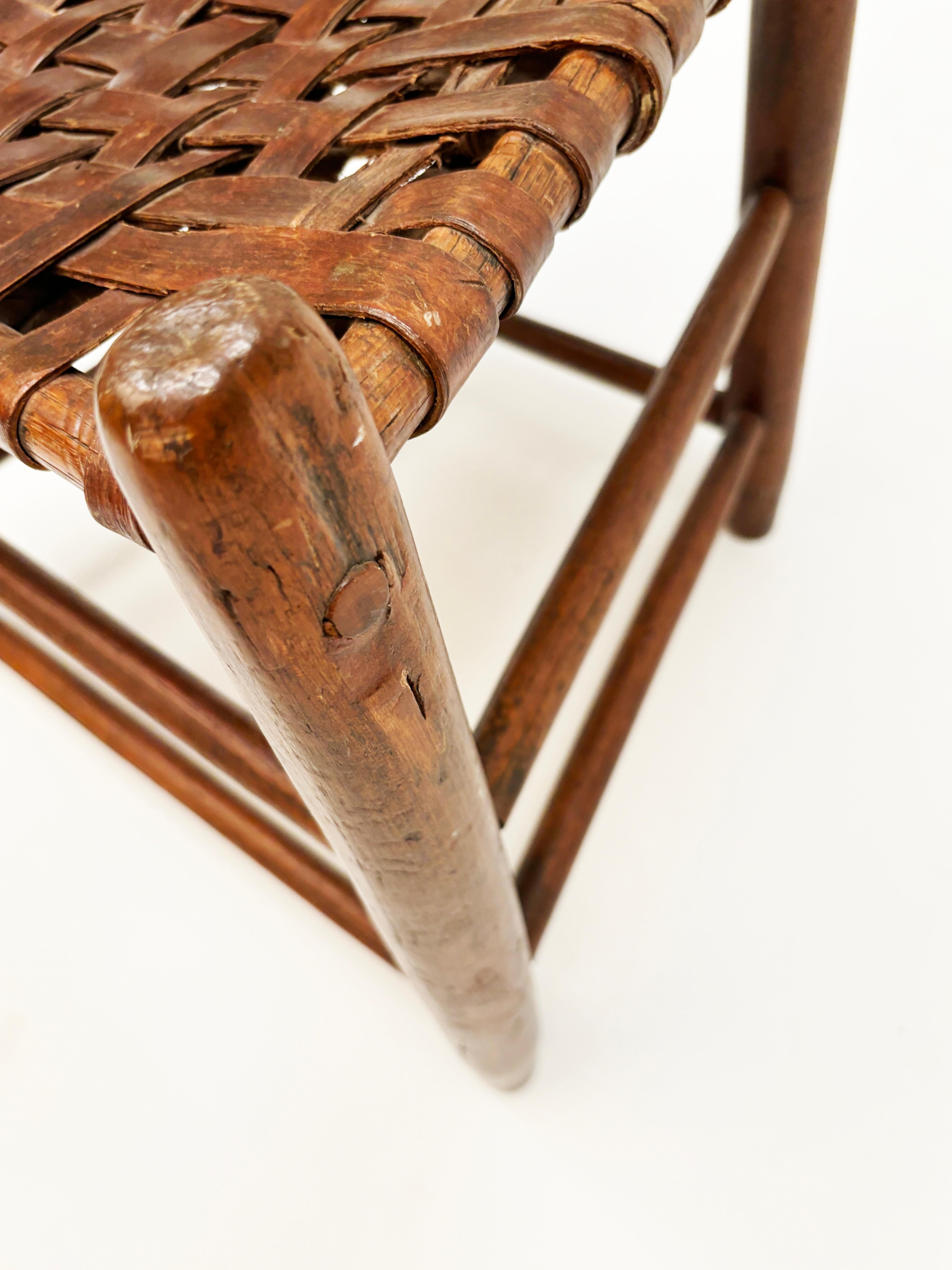 Fauteuil américain ancien à trois lattes à dossier en échelle avec assise en tissu épissé en vente 8