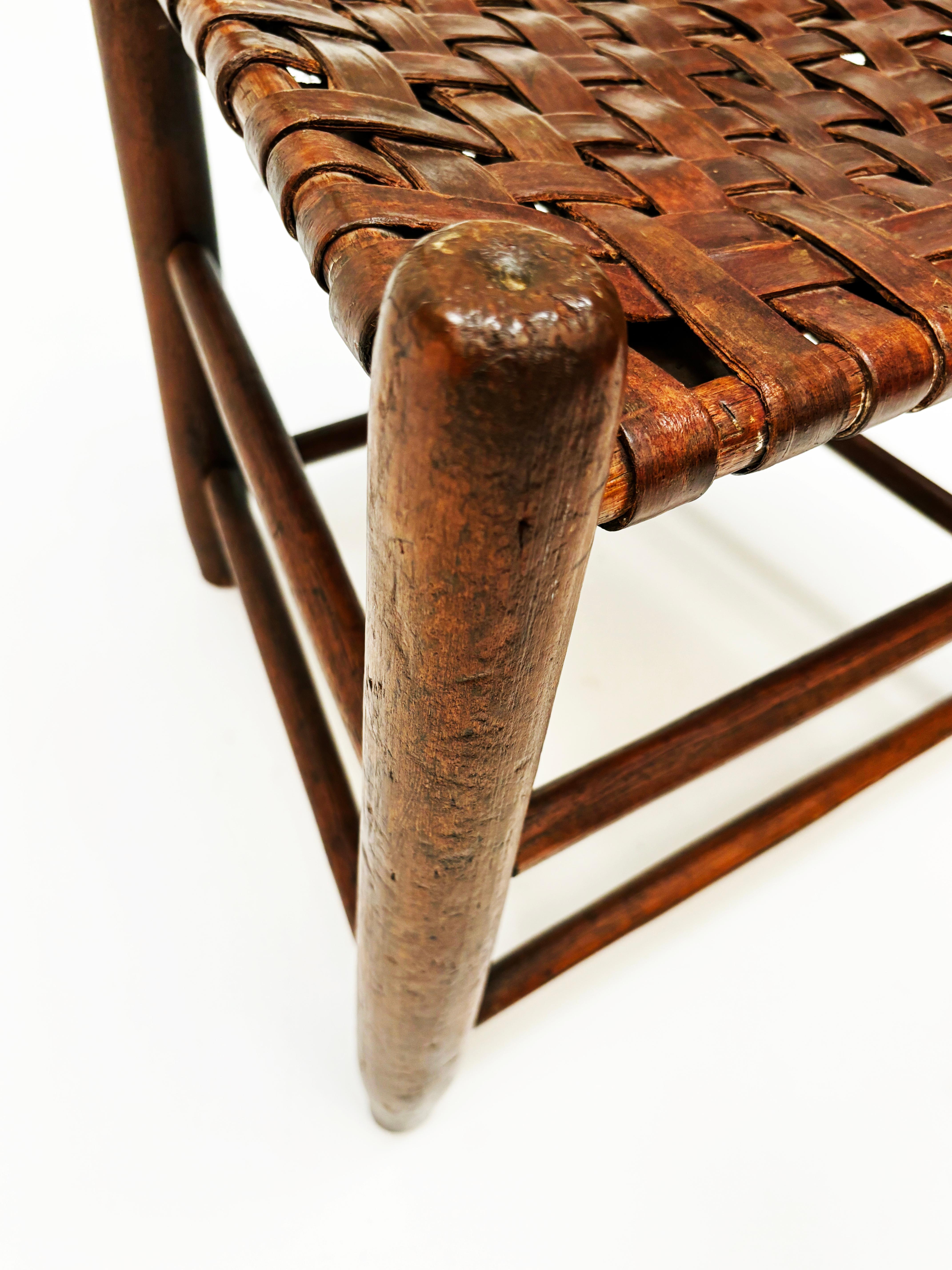Fauteuil américain ancien à trois lattes à dossier en échelle avec assise en tissu épissé en vente 9