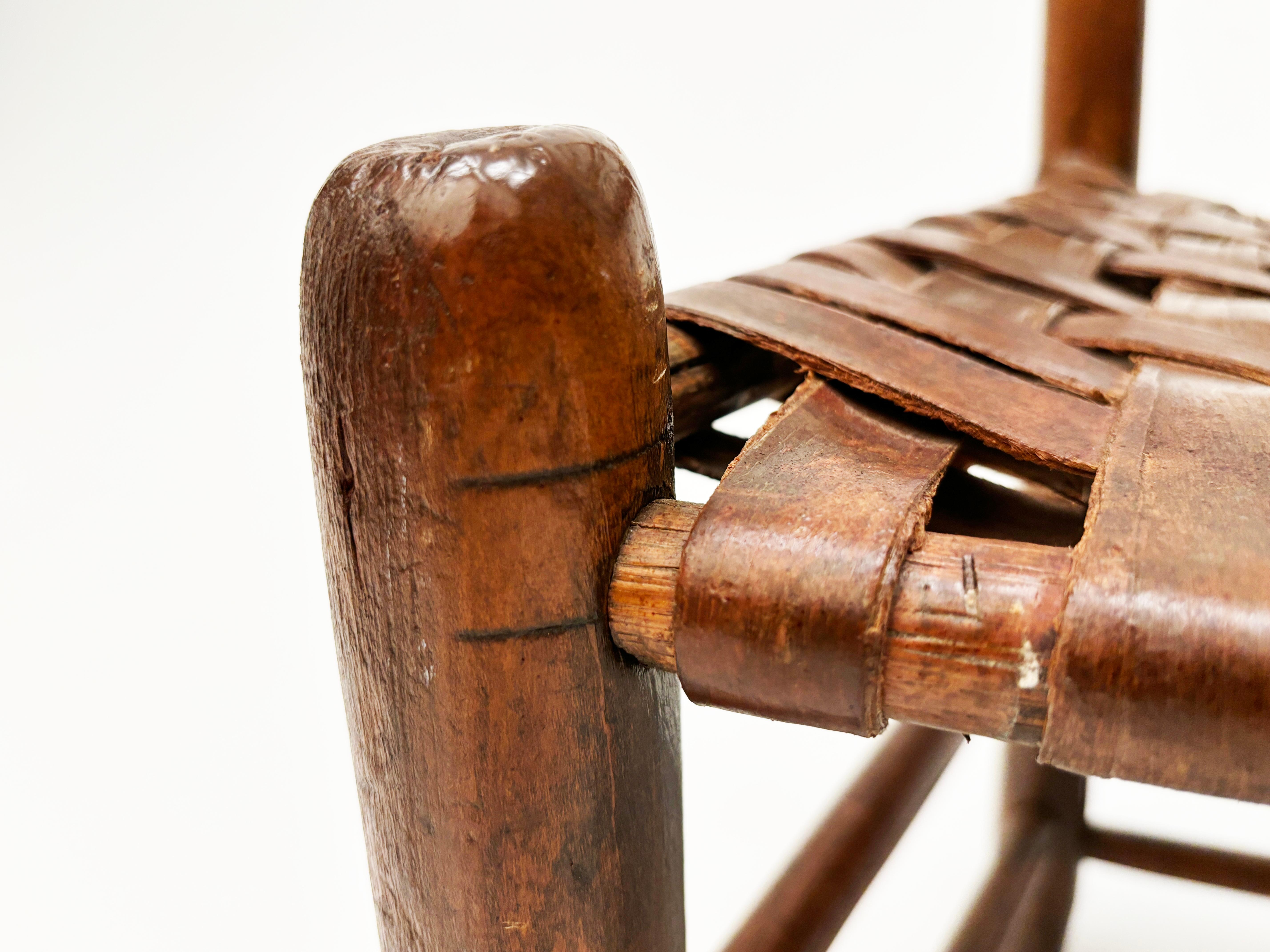 Fauteuil américain ancien à trois lattes à dossier en échelle avec assise en tissu épissé en vente 10
