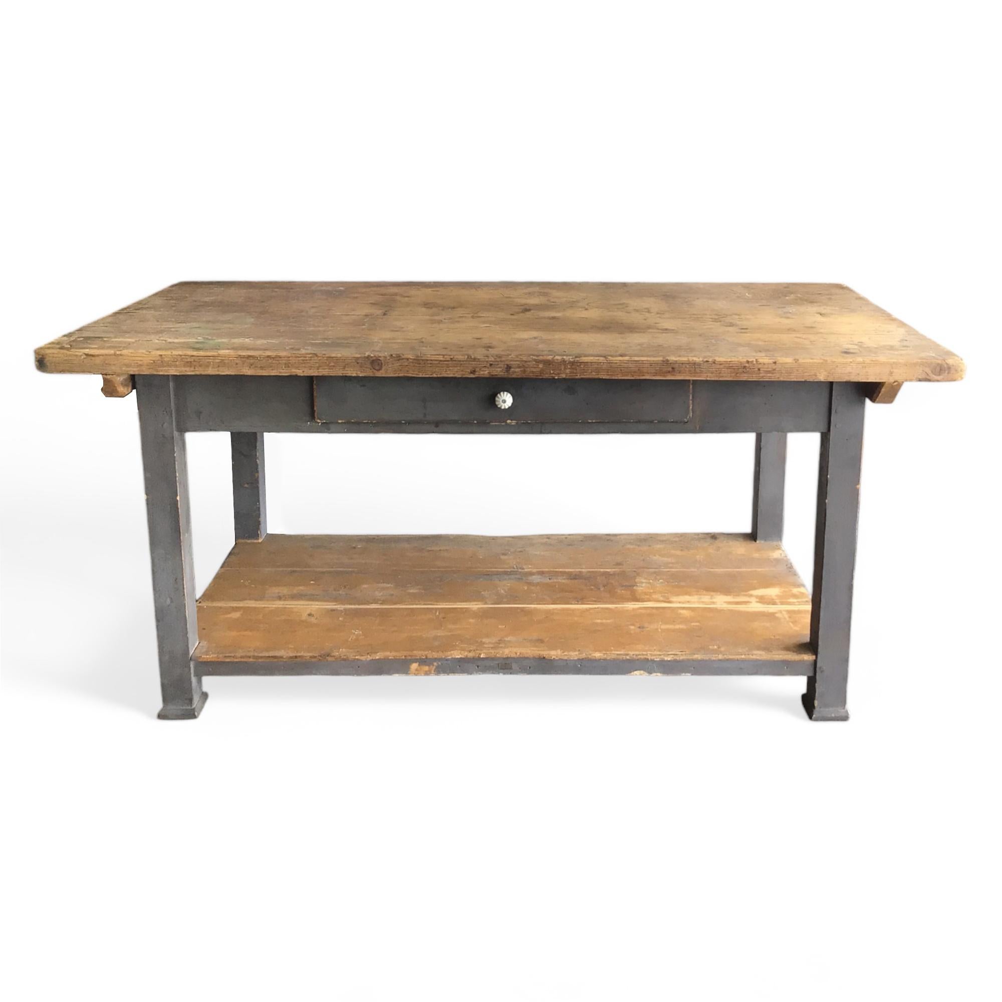 Américain Table de travail américaine ancienne en bois en vente