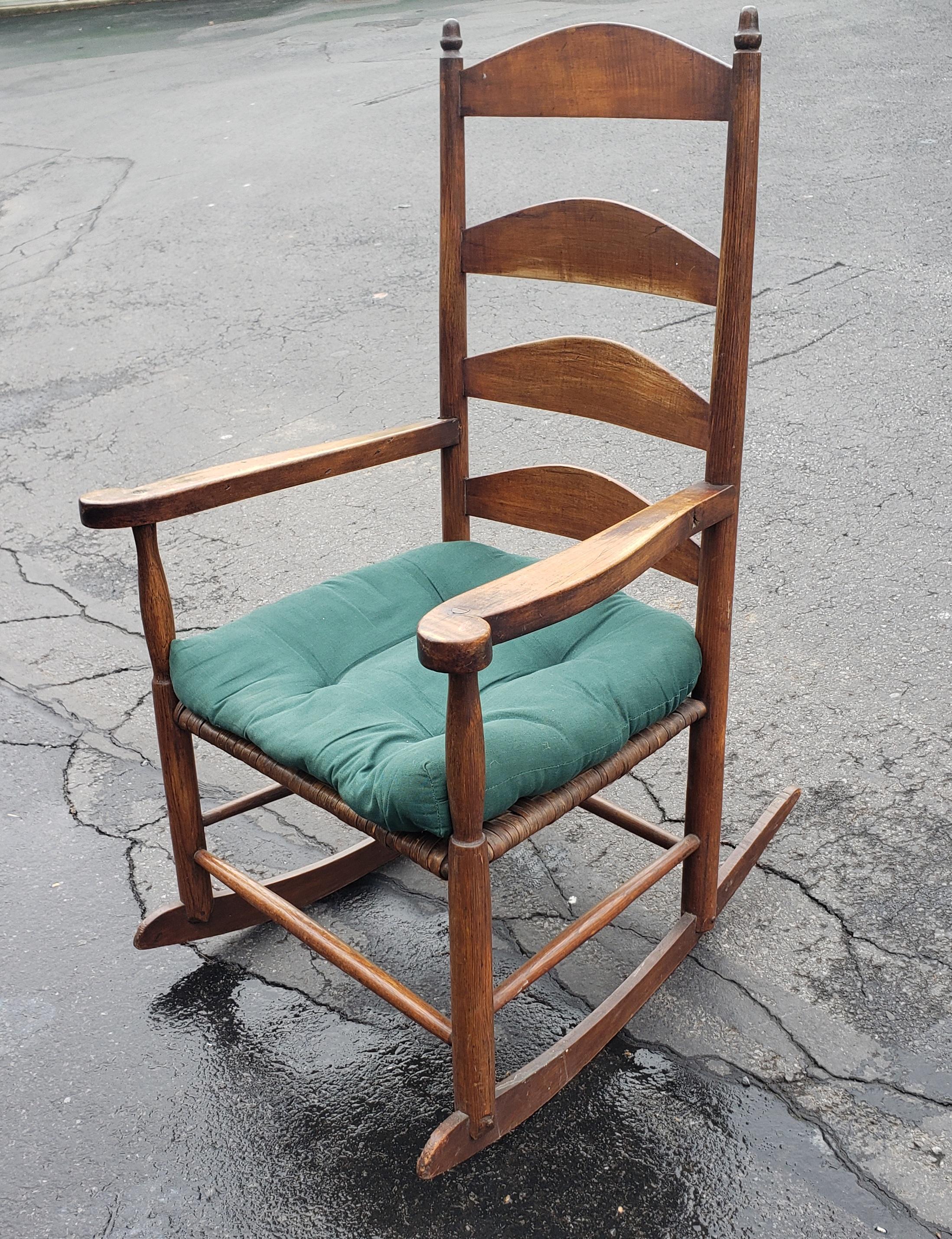 Early American Walnut Ladder Back Rocking Chair w/ Double Sided Split Reed Seat In Good Condition For Sale In Germantown, MD