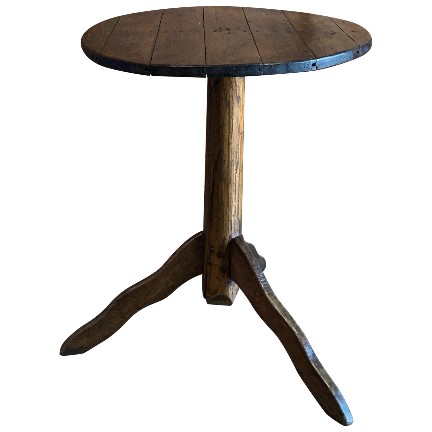 Table d'appoint en bois de style américain ancien en finition brun foncé