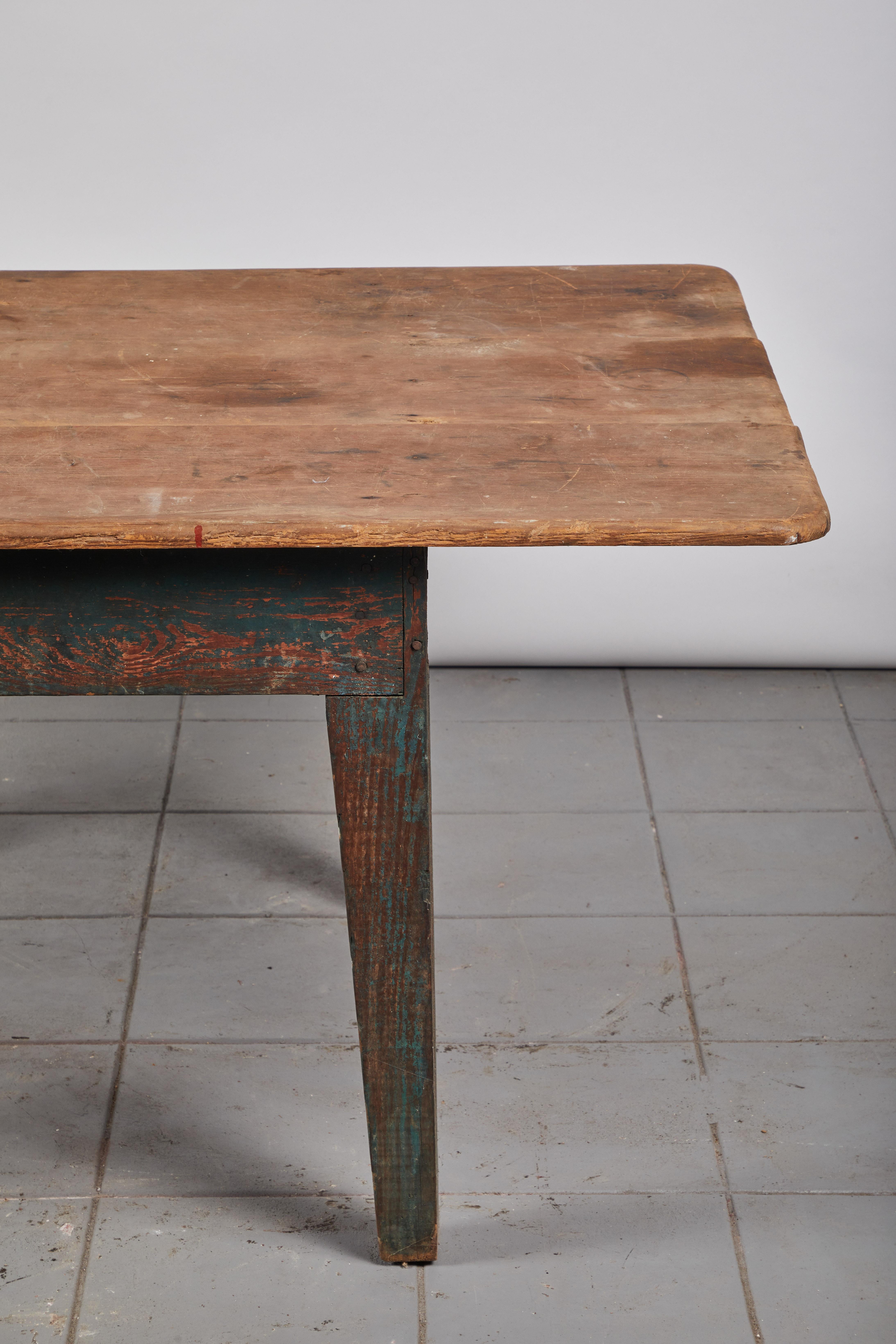 Early American Wooden Dining Table In Fair Condition In Los Angeles, CA