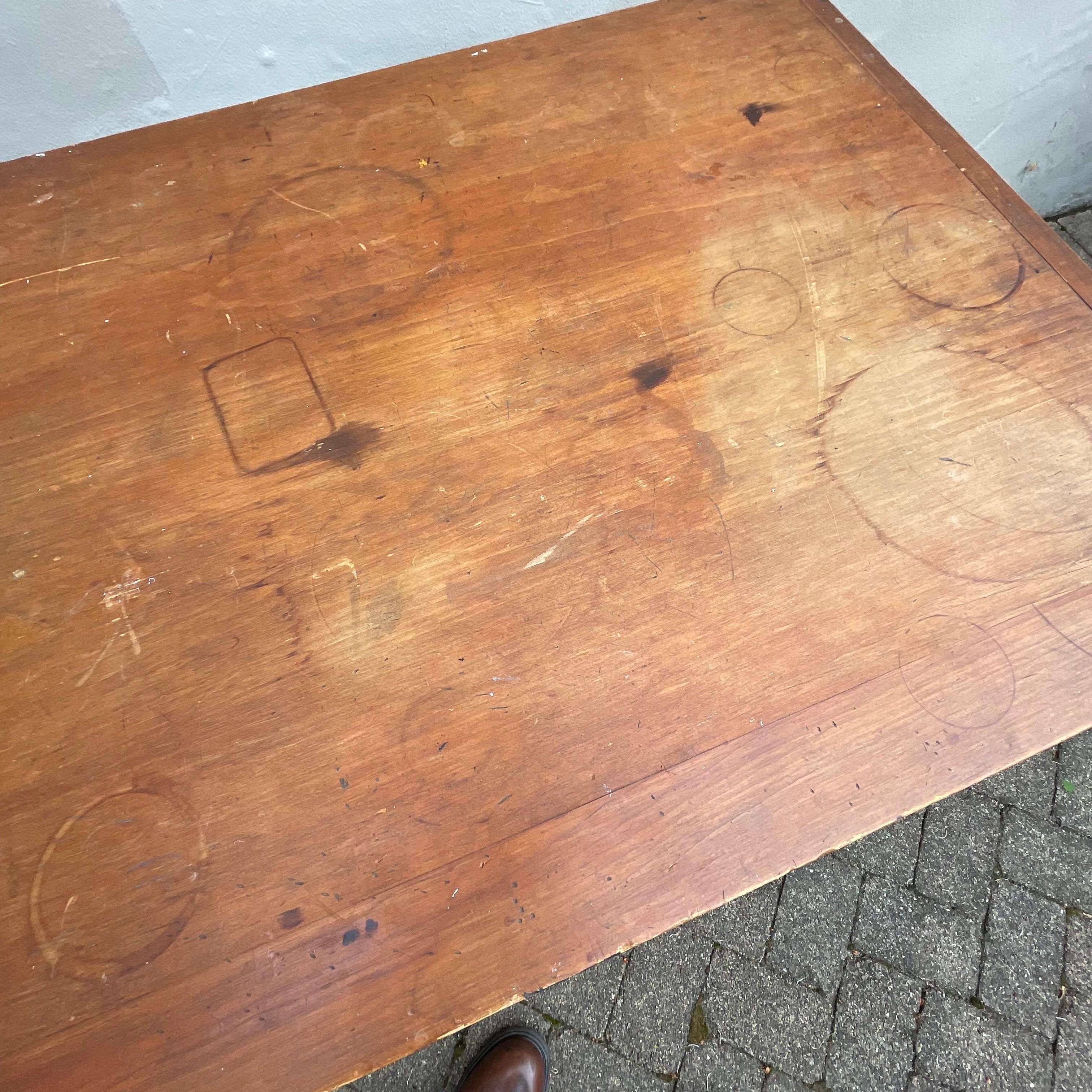 Rustique Table de salle à manger ou de service pliante Early Americana en vente