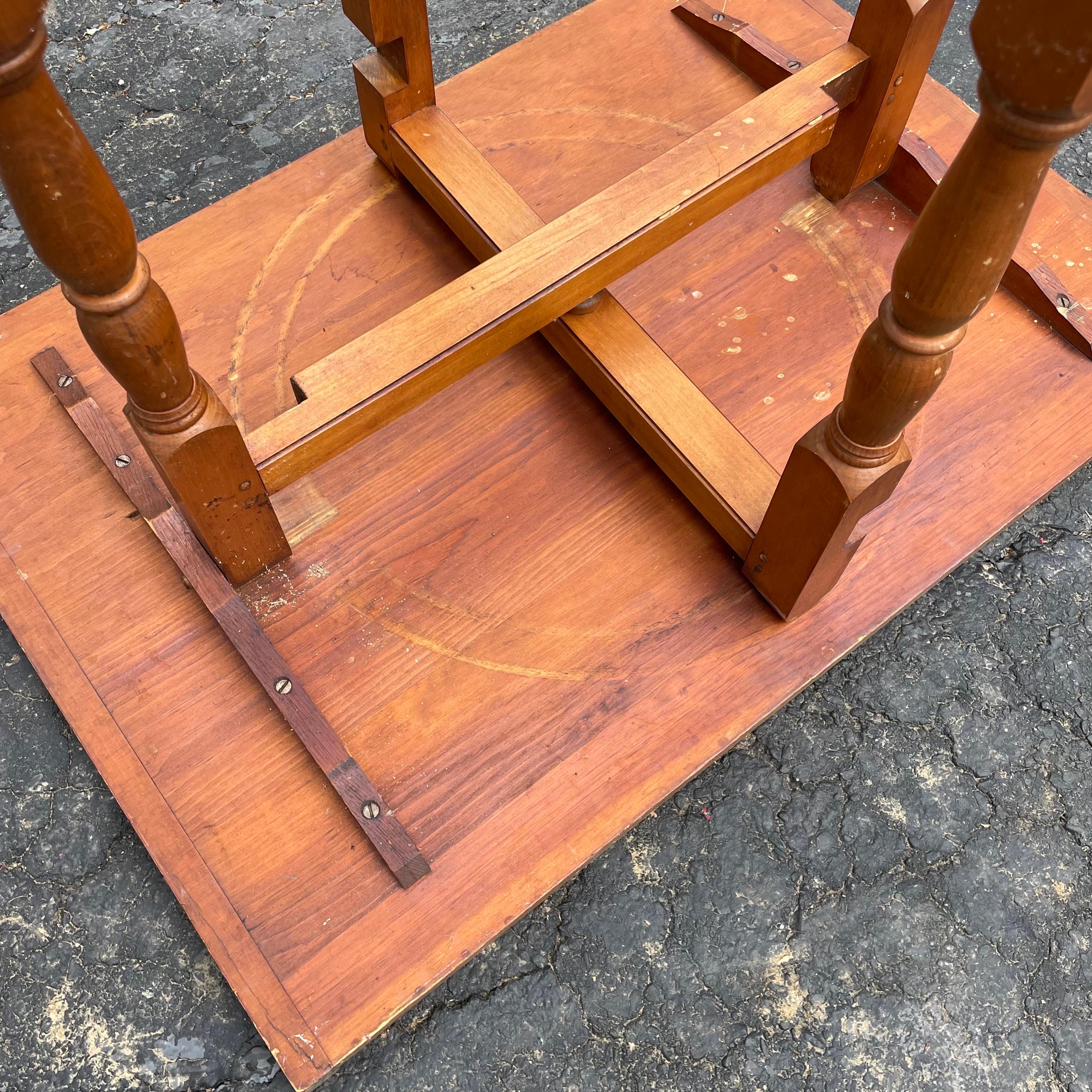 20ième siècle Table de salle à manger ou de service pliante Early Americana en vente