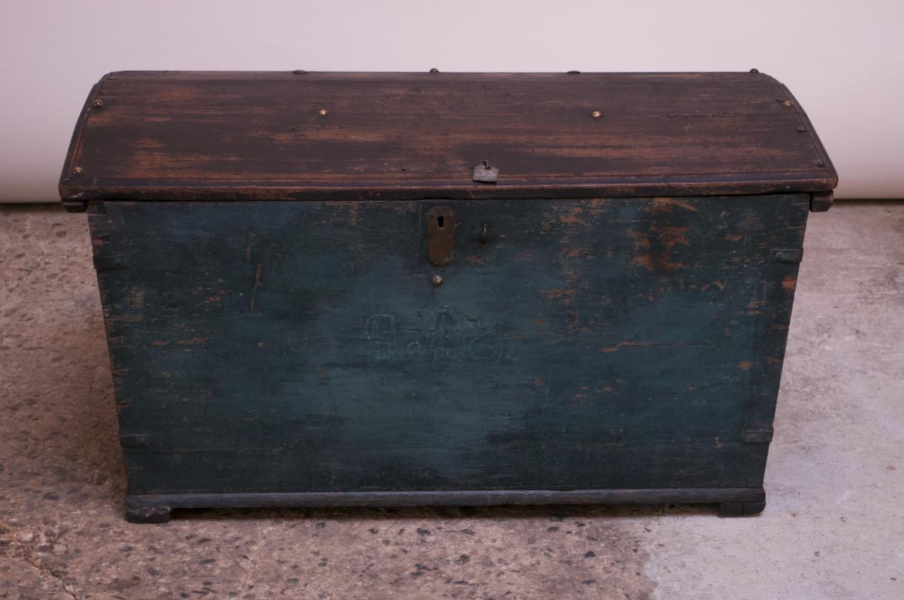 Primitive Early Americana Painted Wood Monogrammed Trunk For Sale
