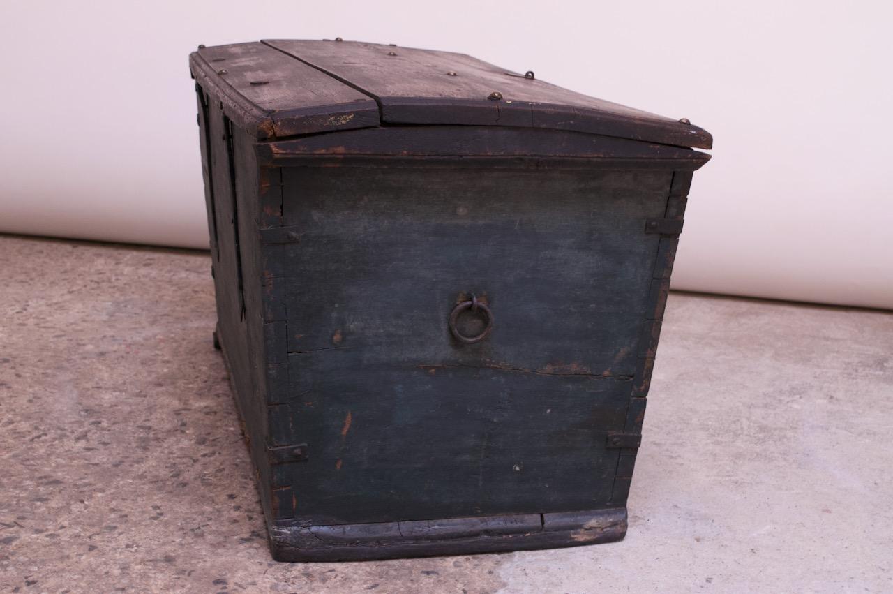Early Americana Painted Wood Monogrammed Trunk For Sale 2