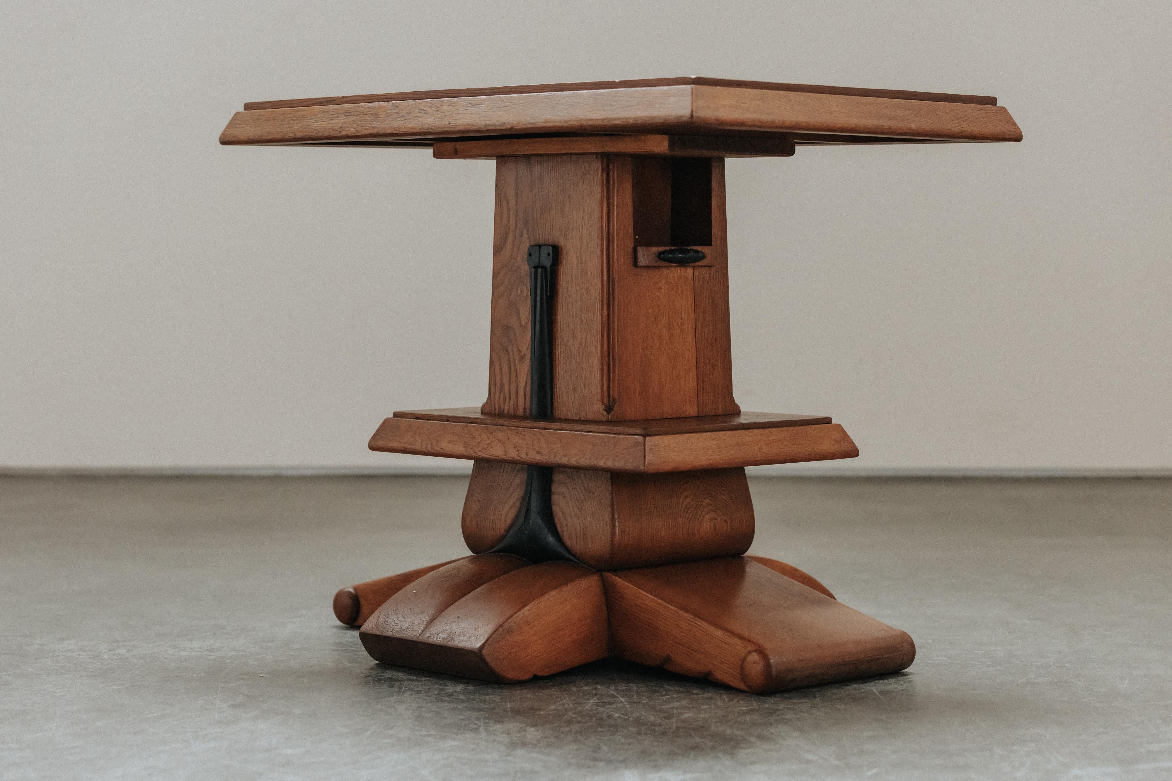 Mesa de centro de la escuela holandesa de Amsterdam, circa 1940 mediados del siglo XX en venta