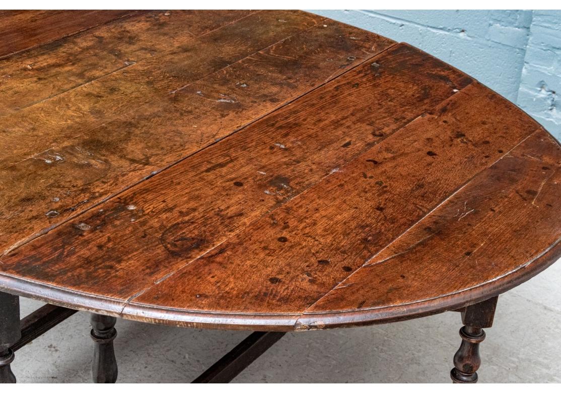 Early And Authentic Antique Oak Gate Leg Table For Sale 7