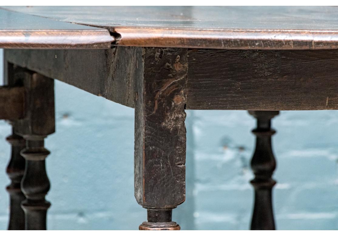 Early And Authentic Antique Oak Gate Leg Table For Sale 8