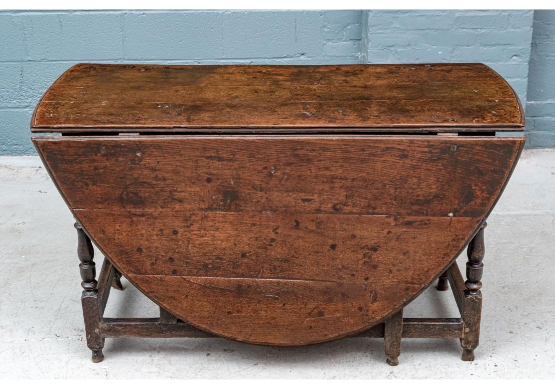 Early And Authentic Antique Oak Gate Leg Table For Sale 10