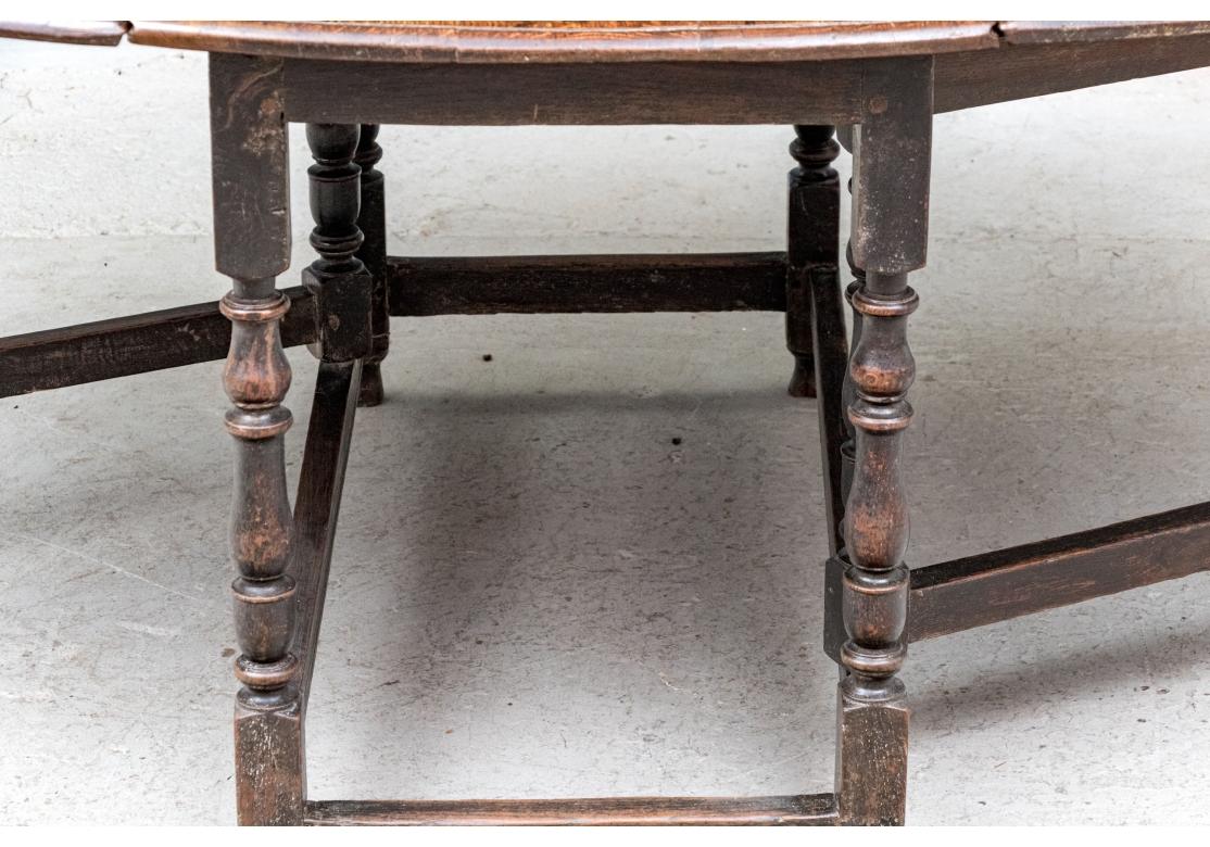Early And Authentic Antique Oak Gate Leg Table For Sale 12