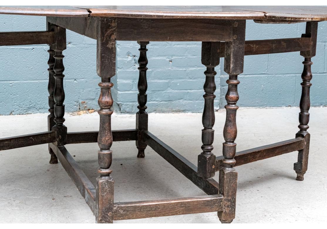 Early And Authentic Antique Oak Gate Leg Table For Sale 13