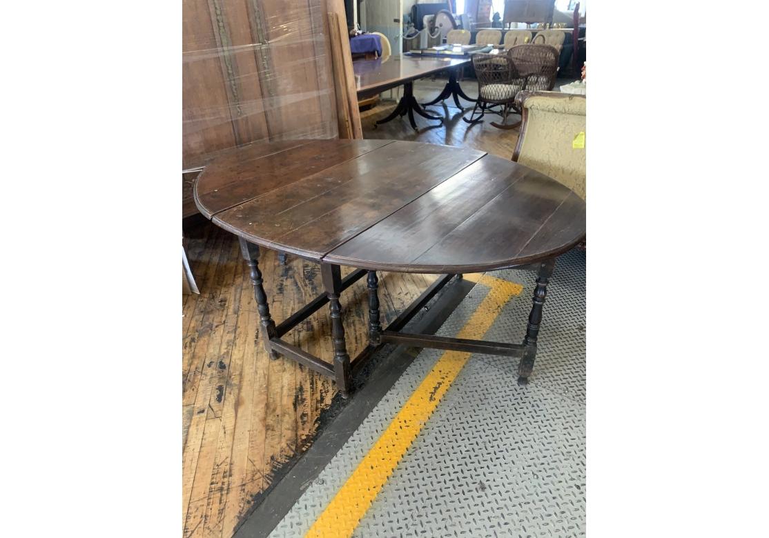 Early And Authentic Antique Oak Gate Leg Table For Sale 1