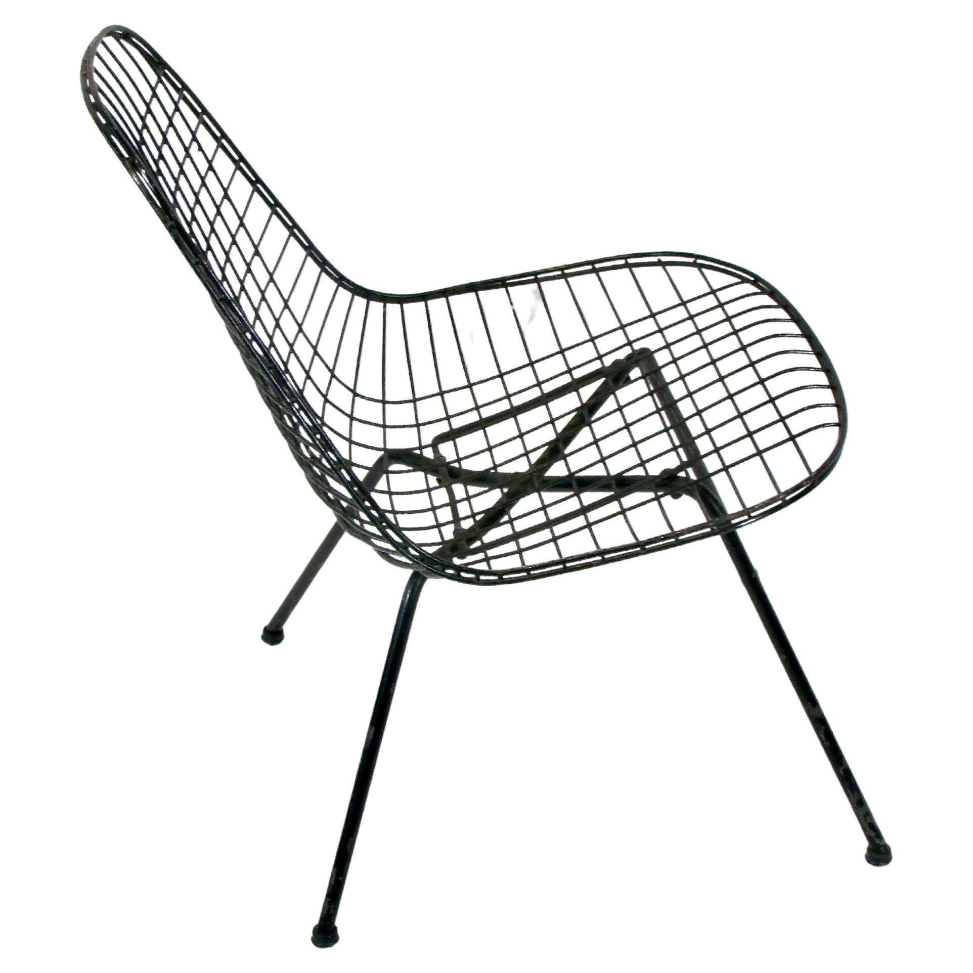 Early and first generation Eames Herman Miller LSX wire lounge chair on X base For Sale