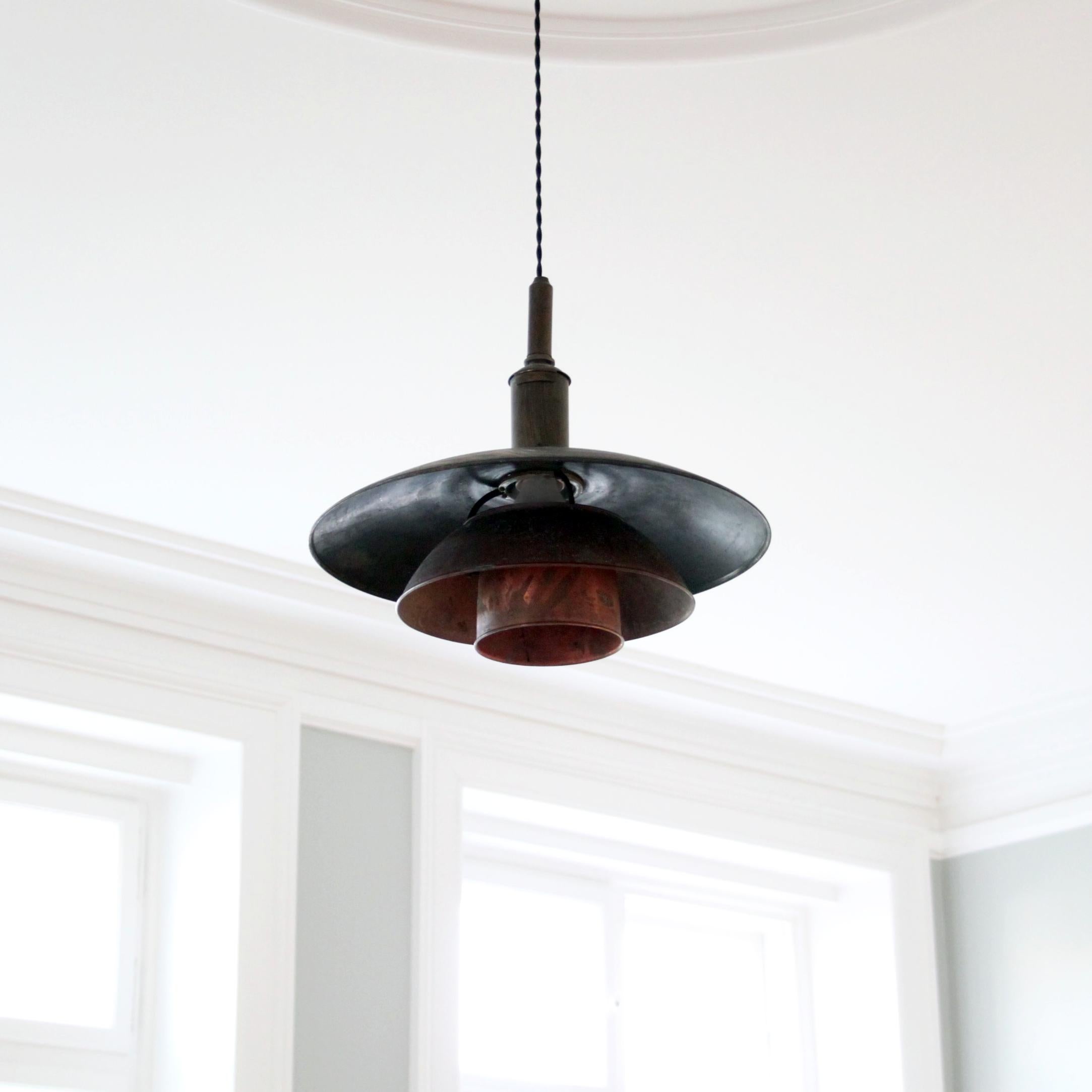 POUL HENNINGSEN & LOUIS POULSEN, SCANDINAVIAN MODERN

Large PH Pendant 4/4 in copper, designed by Poul Henningsen and manufactured by Louis Poulsen. 

Early model. Stamped Pat. Appl, Ca. 1928

Pendant with three shades that gives a beautiful light