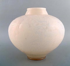 Early and Large René Lalique "Aras" Vase in Opaline Art Glass, Model 919