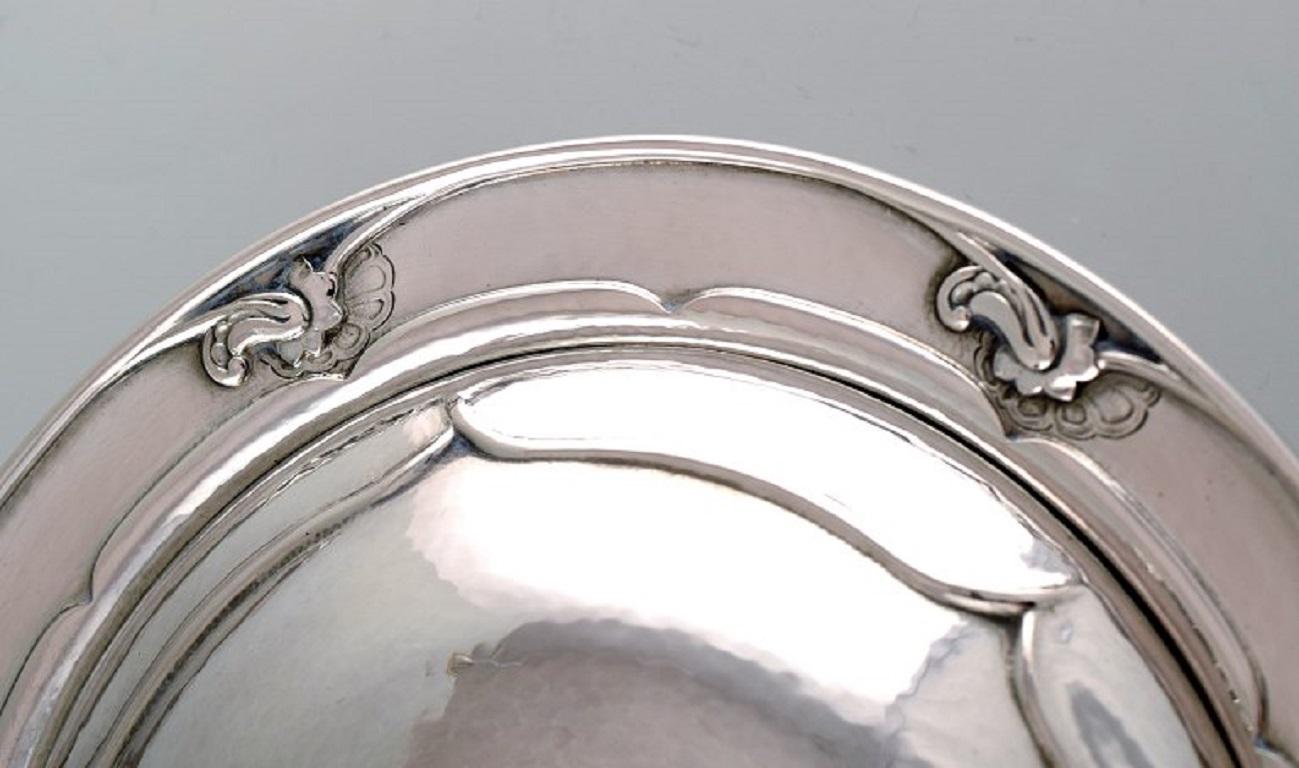 Early 20th Century Early and Rare Art Nouveau Georg Jensen Lidded Bowl in Hammered Silver For Sale