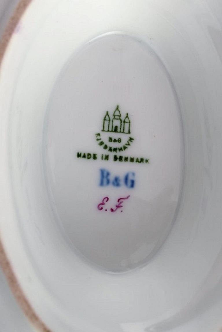 Frhe und seltene Deckelterrine von Bing & Grndahl aus handbemaltem Porzellan. im Angebot 1
