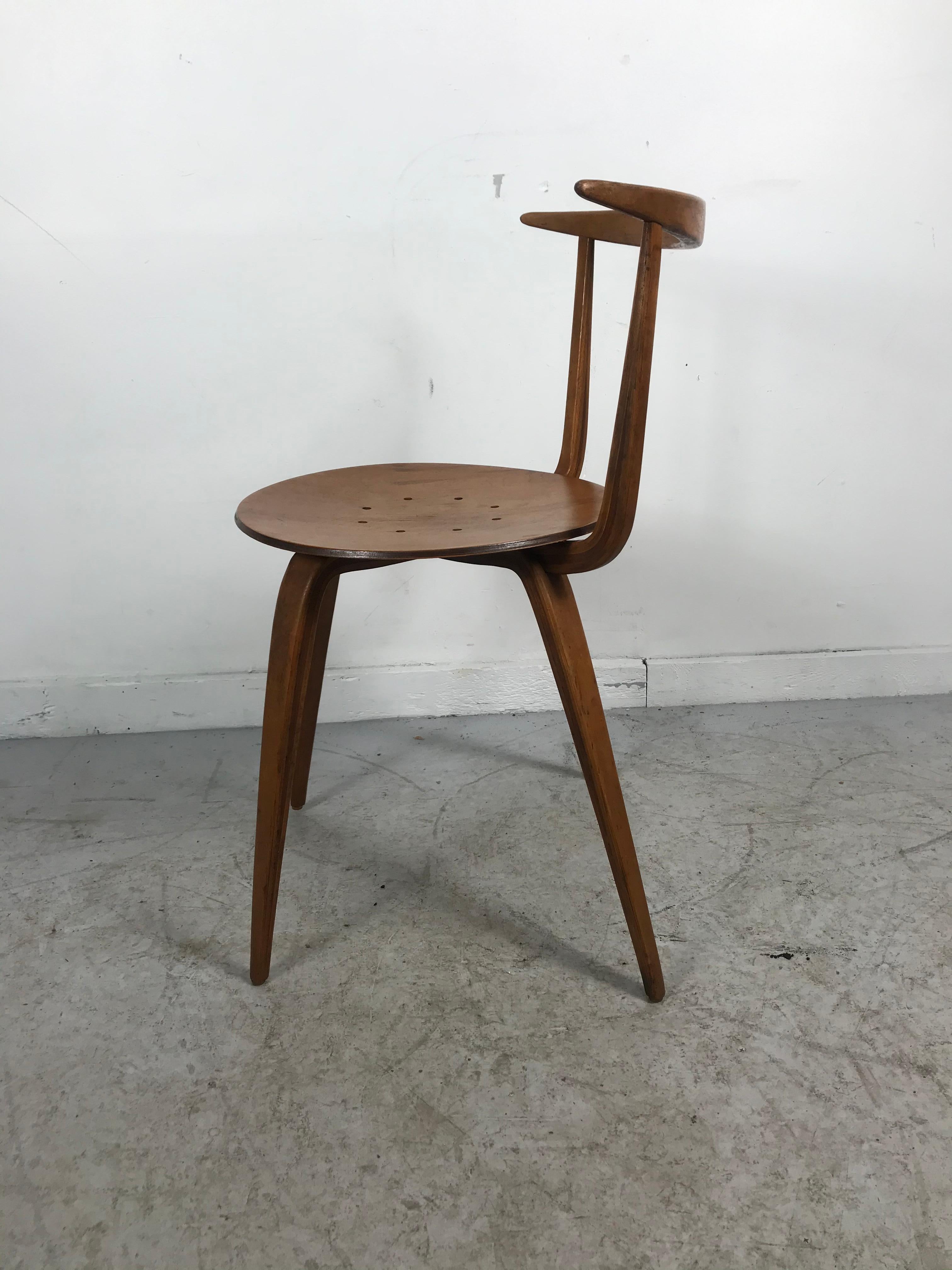 Wonderful sculptural side chair. Pretzel designed in 1952 by George Nelson, amazing original finish and patina.