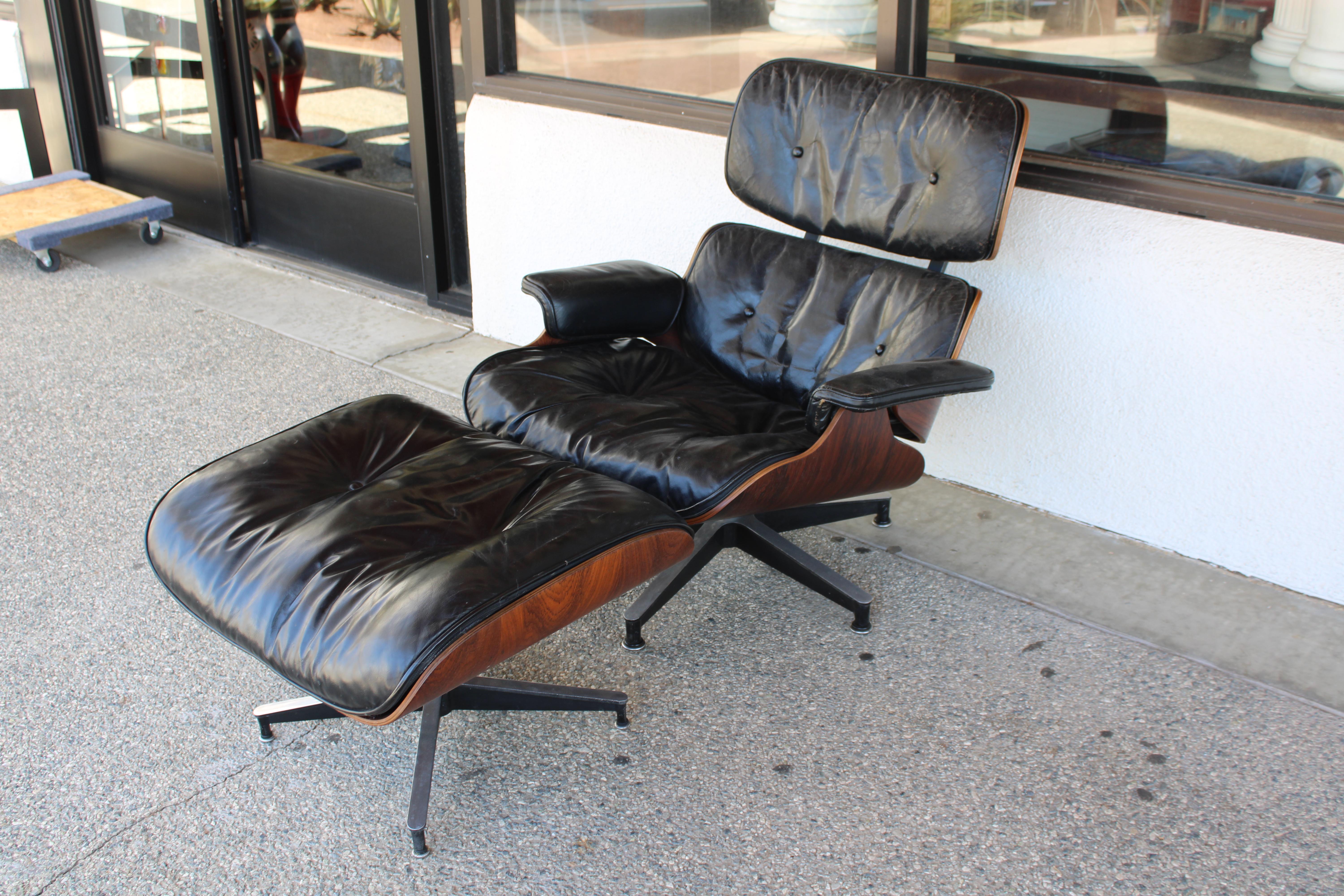 Salón y otomana Ray & Charles Eames, antiguos y raros Moderno de mediados de siglo en venta