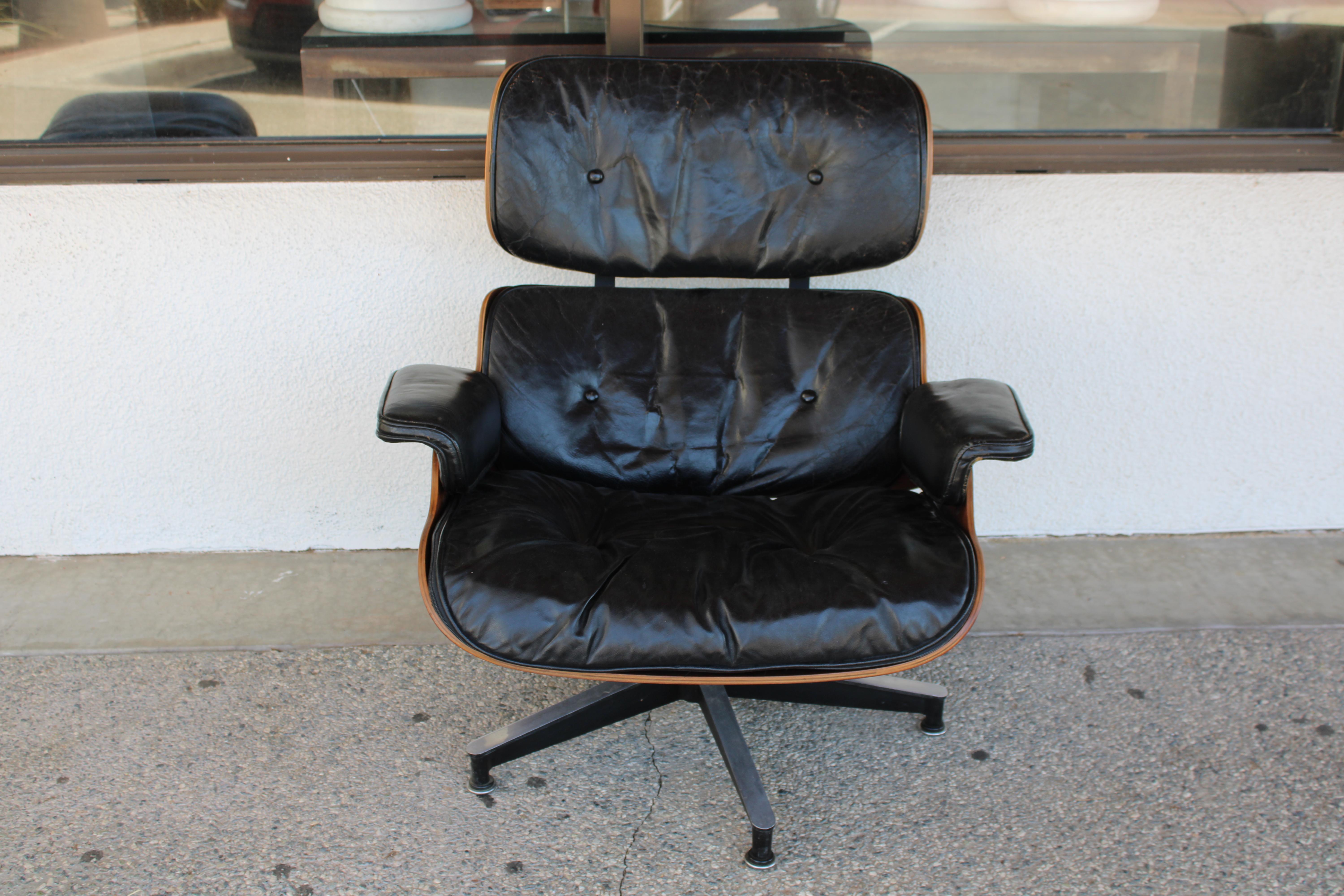 Salón y otomana Ray & Charles Eames, antiguos y raros Cuero en venta
