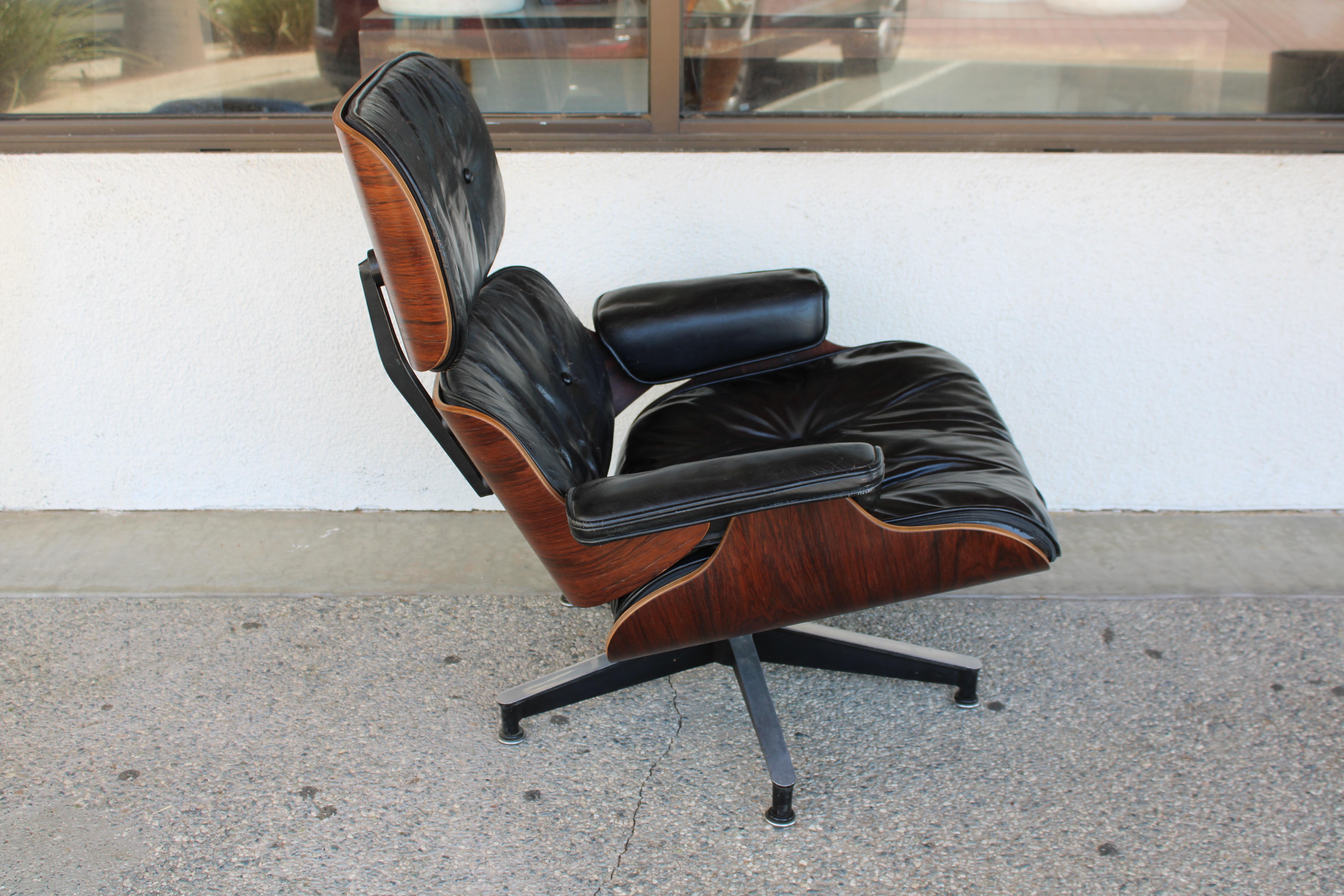Salón y otomana Ray & Charles Eames, antiguos y raros en venta 1