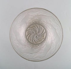 Early and Rare René Lalique "Chiens" Art Deco Bowl in Art Glass, 1930s