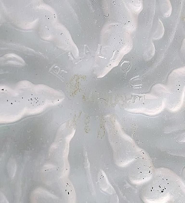 Milieu du XXe siècle Bol Art Déco « chinois » en verre d'art de Ren Lalique, ancien et rare, années 1930 en vente