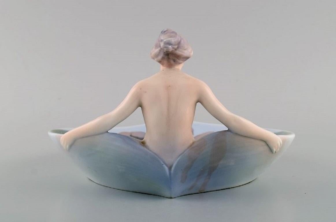 Danois Plat Art nouveau royal de Copenhague rare avec une figure féminine nue en vente