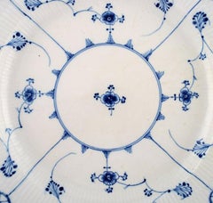 Early and Rare Royal Copenhagen Round Dish of Museum Quality, Early 19th Century