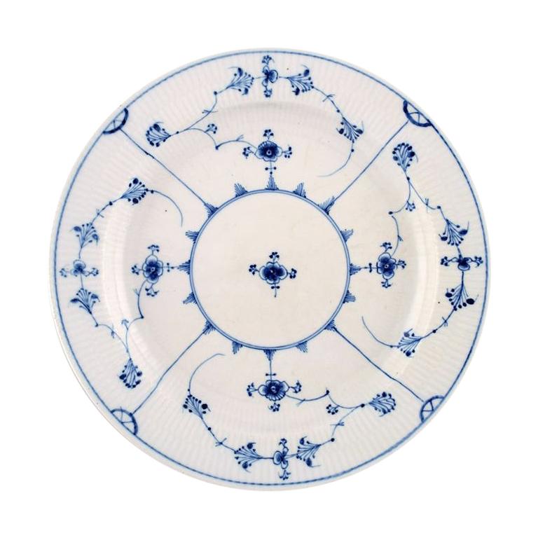 Early and Rare Royal Copenhagen Round Dish of Museum Quality, Early 19th Century For Sale