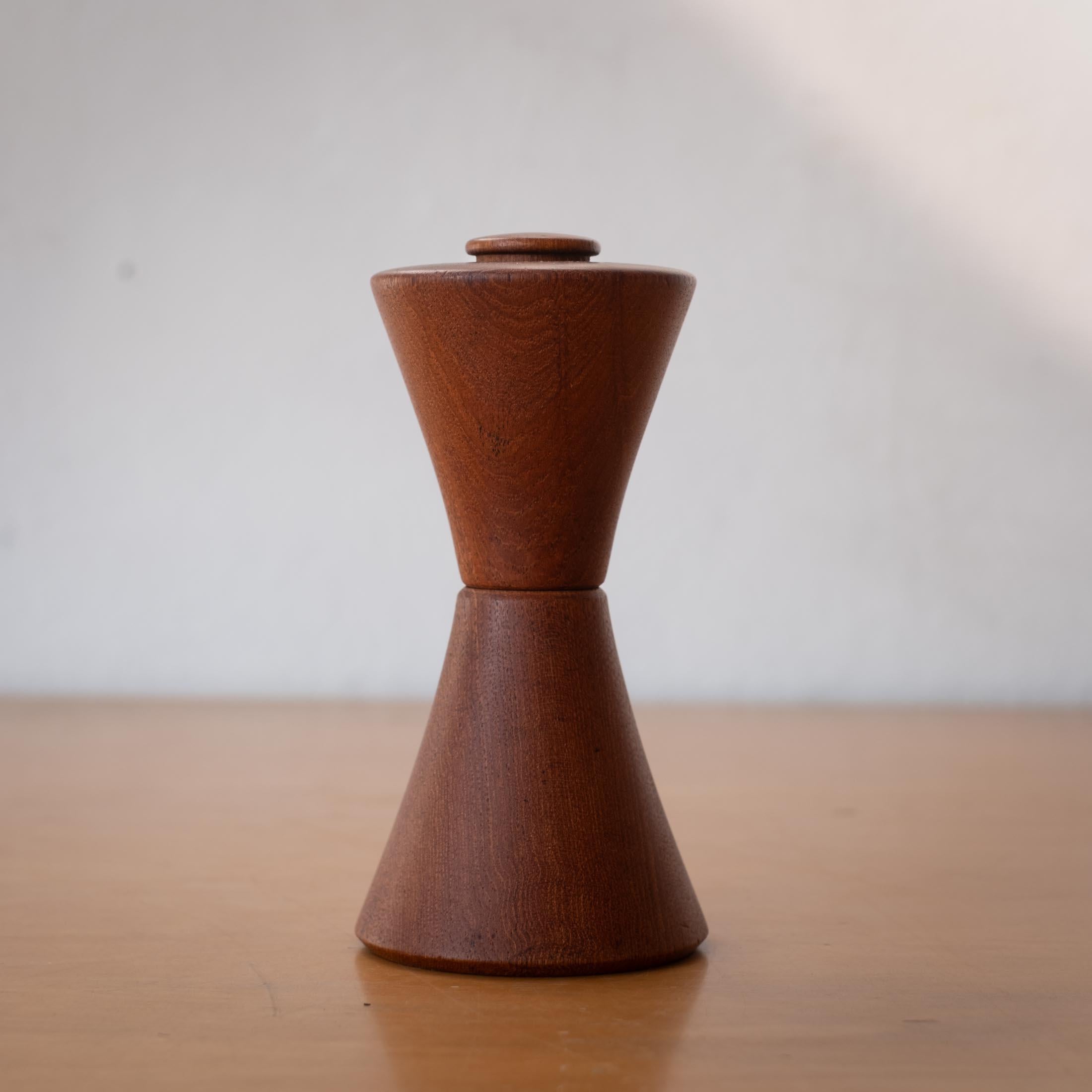 Early and rare teak combination salt shaker and pepper mill by Jens Quistgaard. All metal early Peugeot grinding mechanism.  The mill was produced by Dansk in Denmark. The fill peg goes in and out smoothly. 1960s