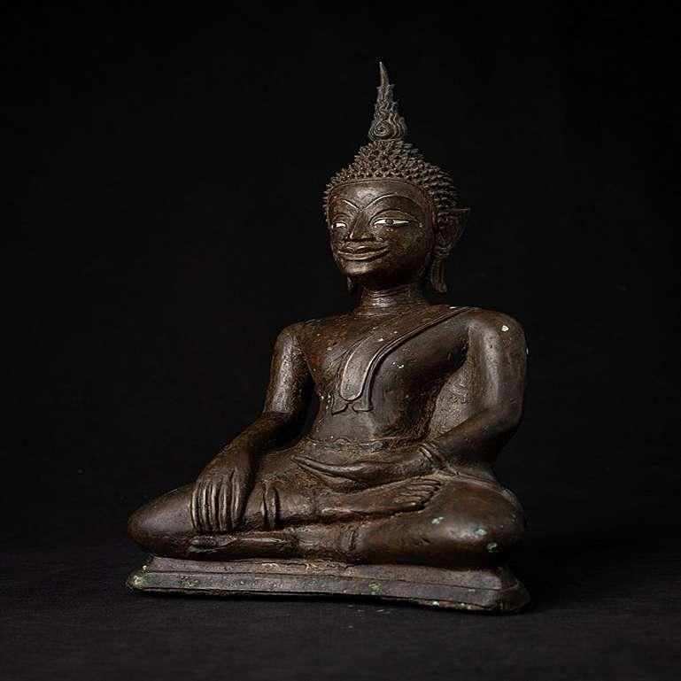 Material: bronze
32,3 cm high 
18,3 cm wide and 11, 2 cm deep
Weight: 3.594 kgs
With inlayed eyes of mother of pearl
Bhumisparsha mudra
Originating from Laos
17th Century
With traces of the original lacquer and gilding.
 