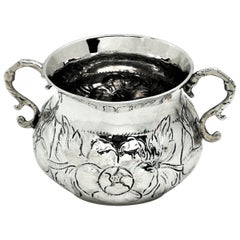 Frühe antike Charles II Sterlingsilber Porringer / Tasse mit zwei Griffen  c.1675